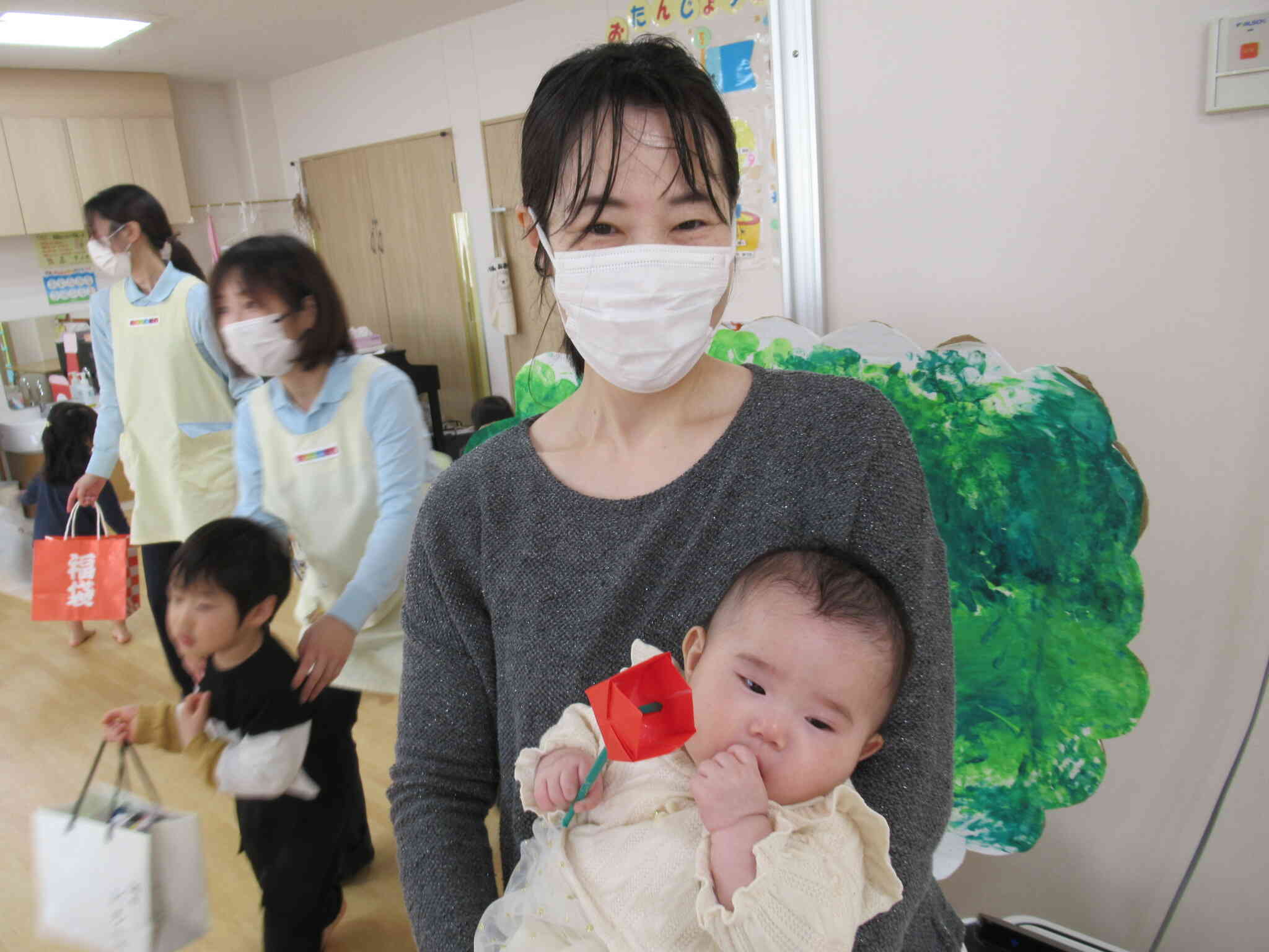 今日は、子育てひろばがありました。一緒に春を満喫することが出来ましたよ。ご参加ありがとうございました。