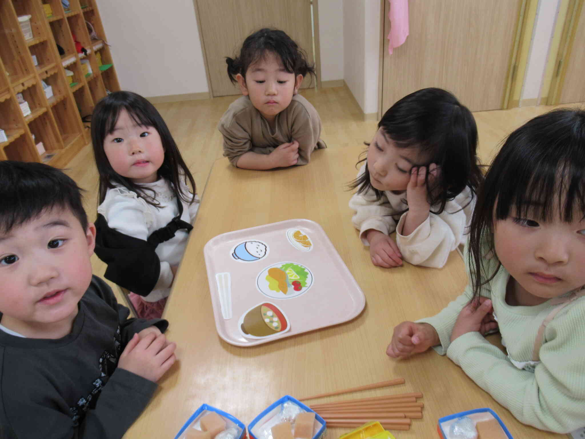 食器の置く位置合ってるかな～？