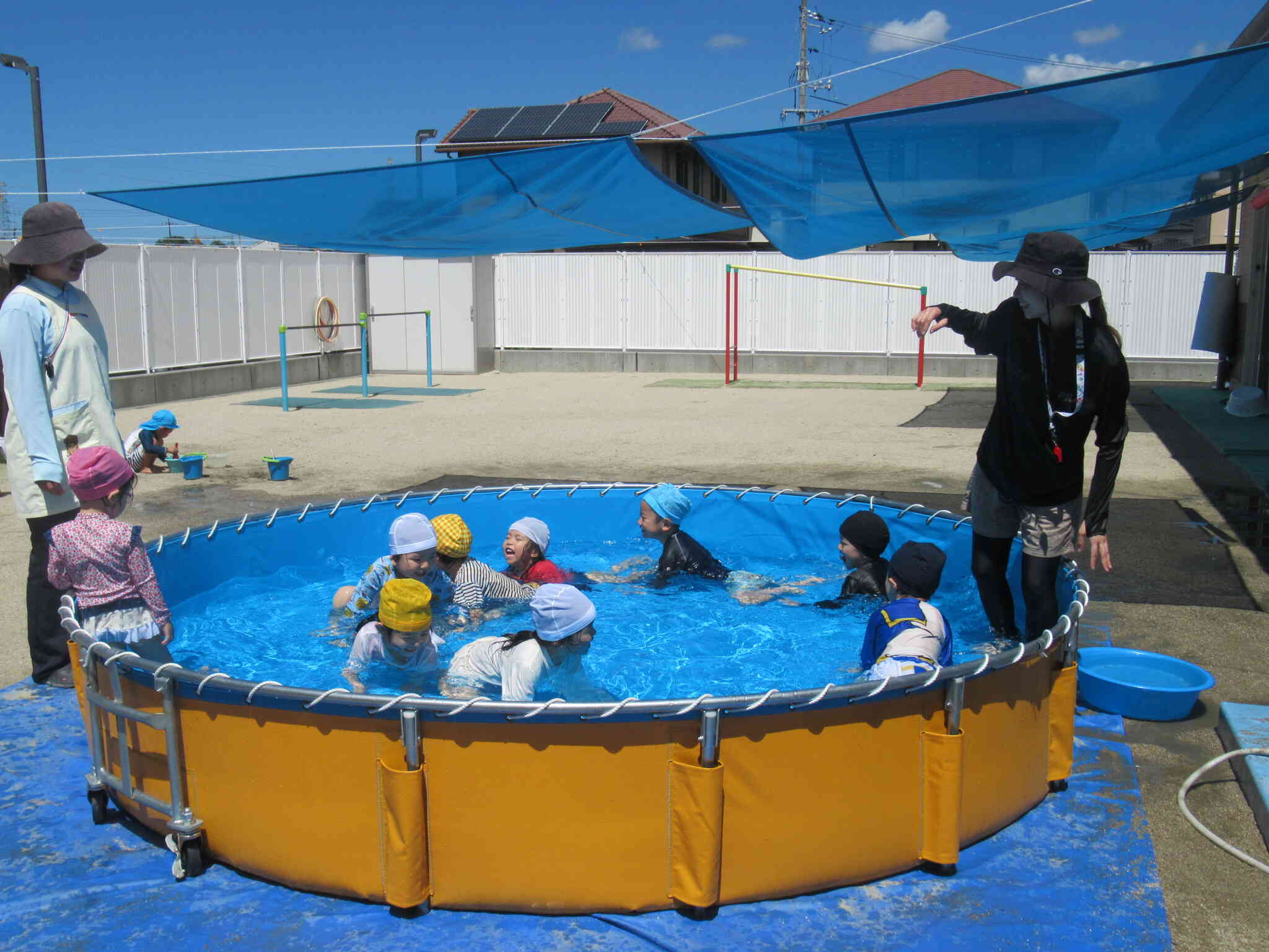 大きなプール、気持ちいい！