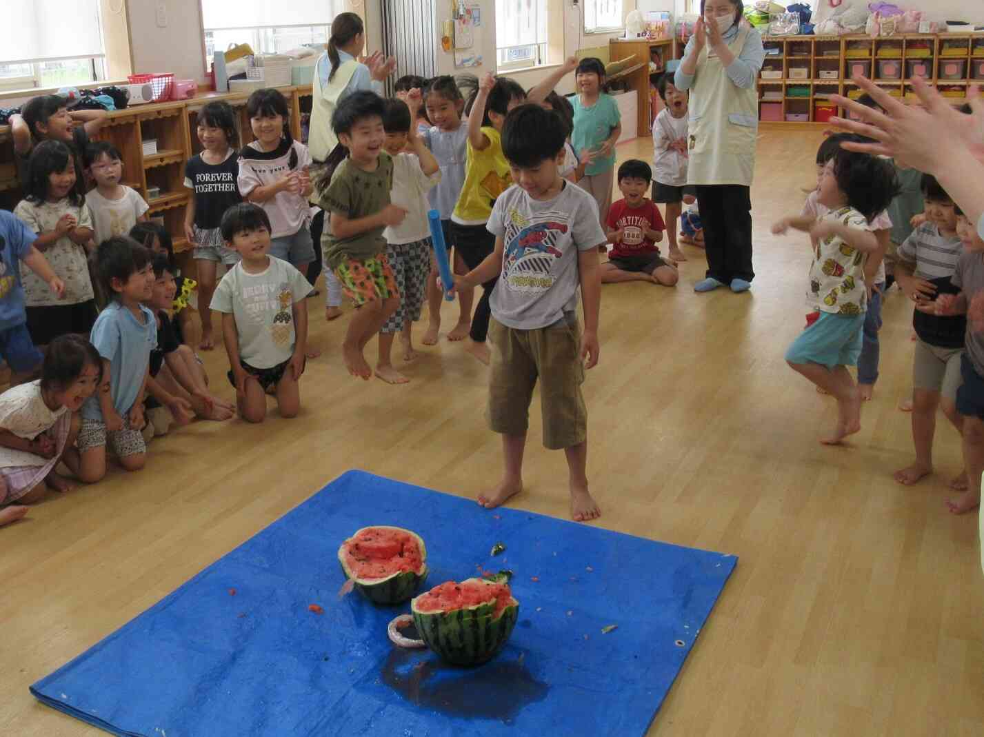 ついにすいかが割れた！