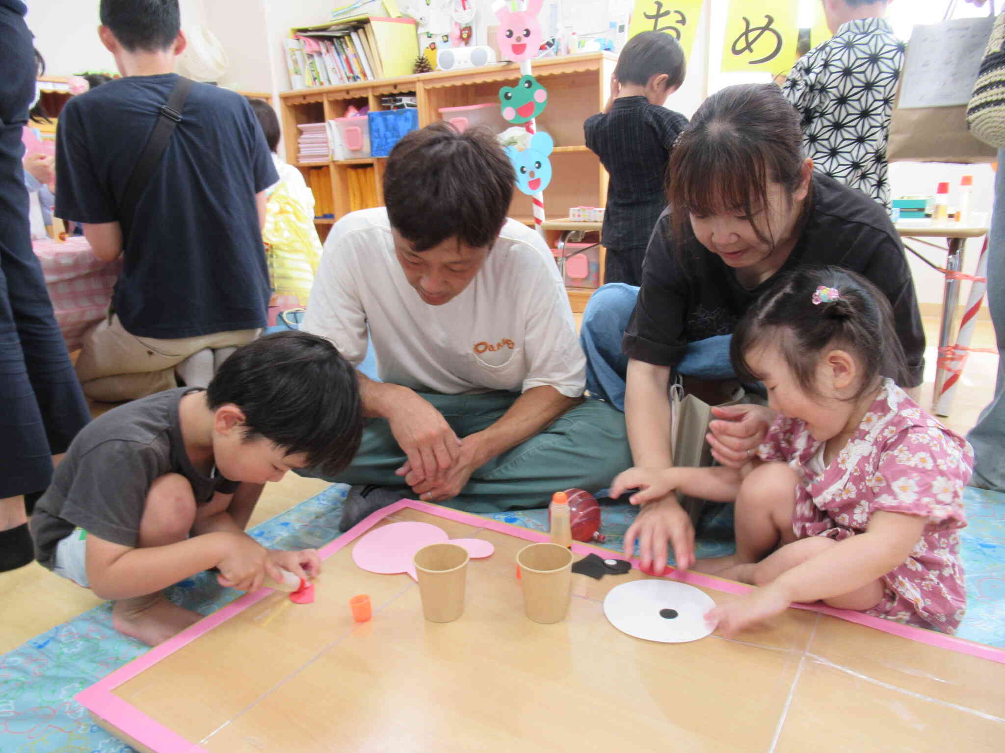 手作りお面のコーナーもありました。自分だけのオリジナルお面、素敵な仕上がりでしたよ