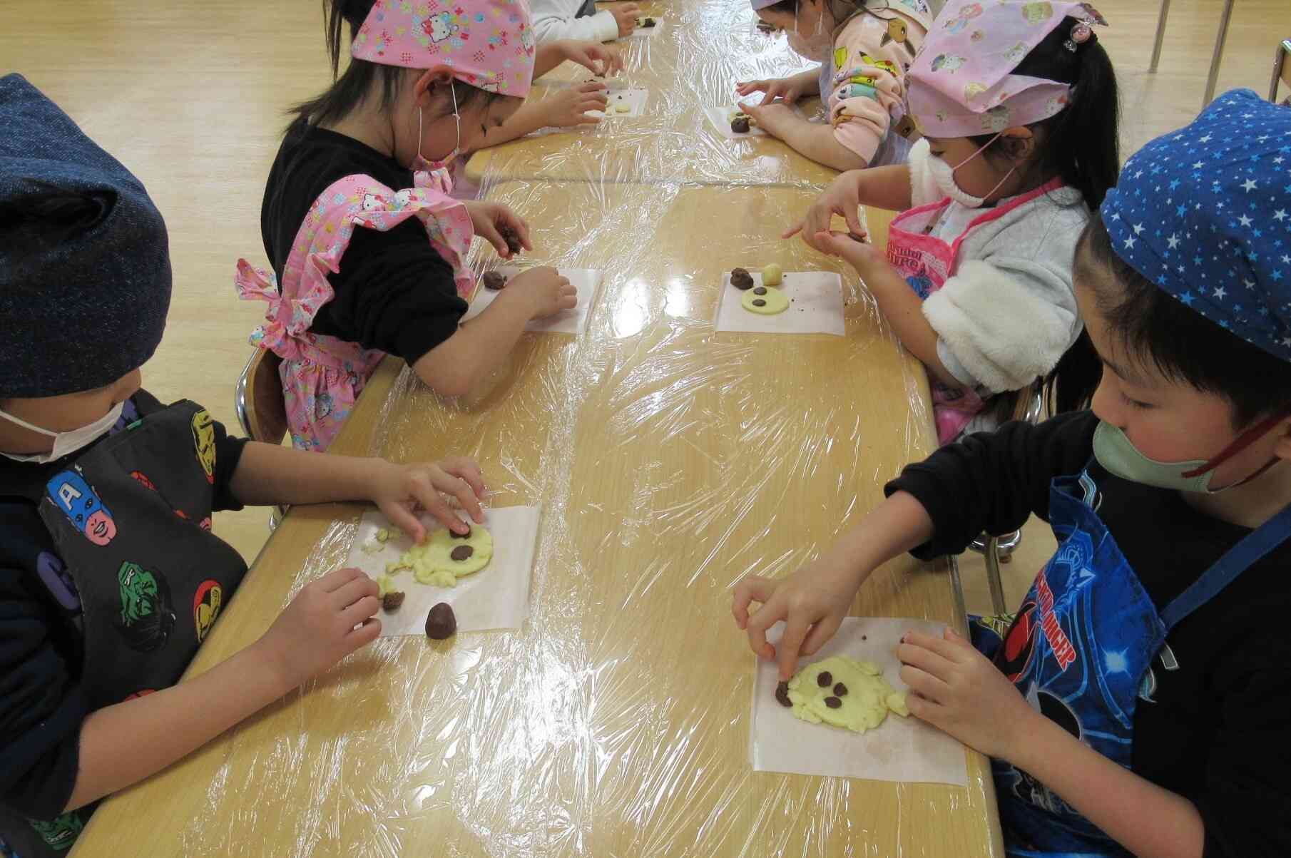 サンタさんの顔作り♪