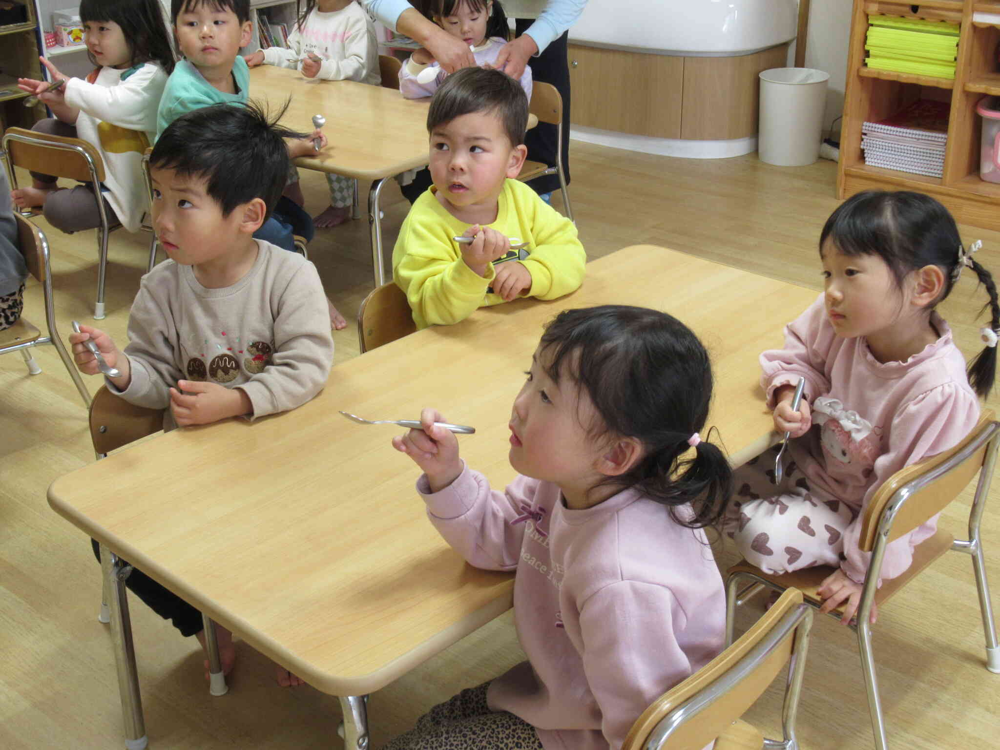 食育　２歳児クラス　スプーンの持ち方