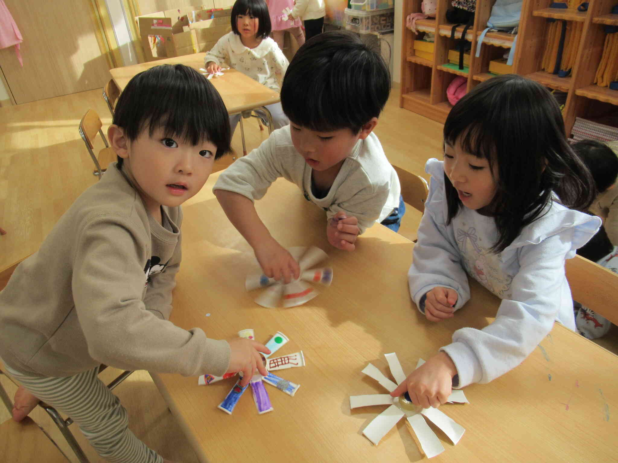 誰が一番まわるかな？コマ回し！