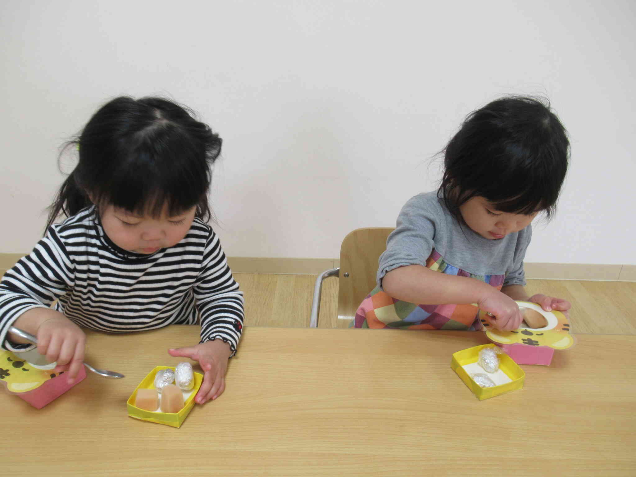 食育　0・1歳児クラス　スプーンの持ち方