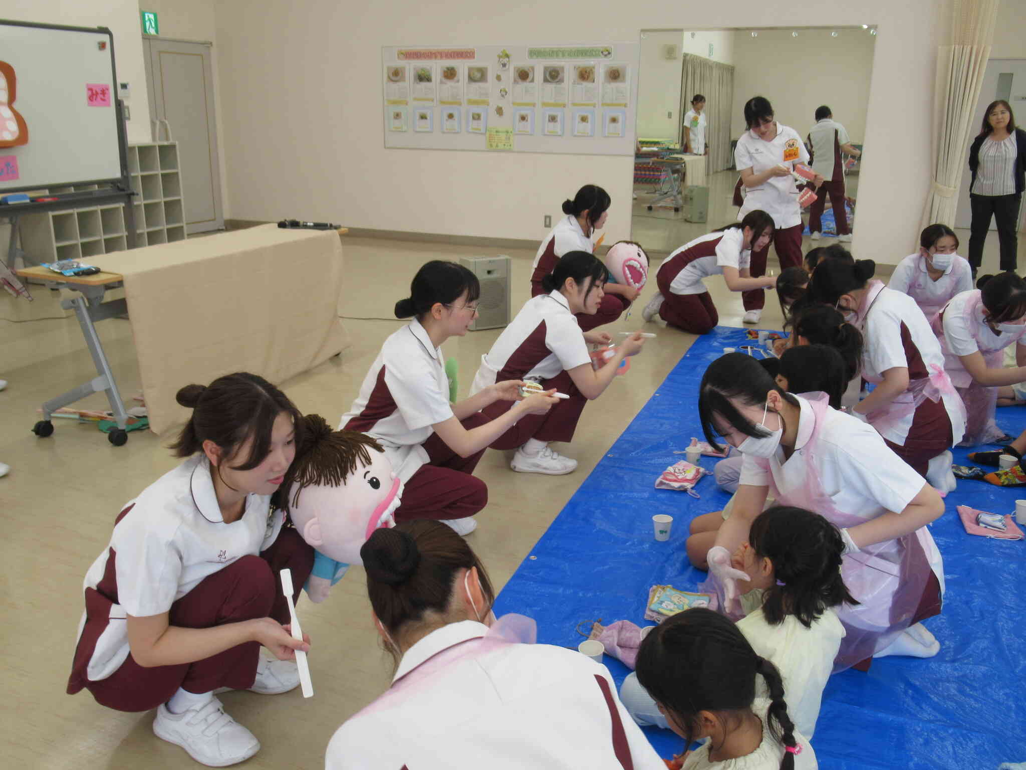 個別に歯磨き指導