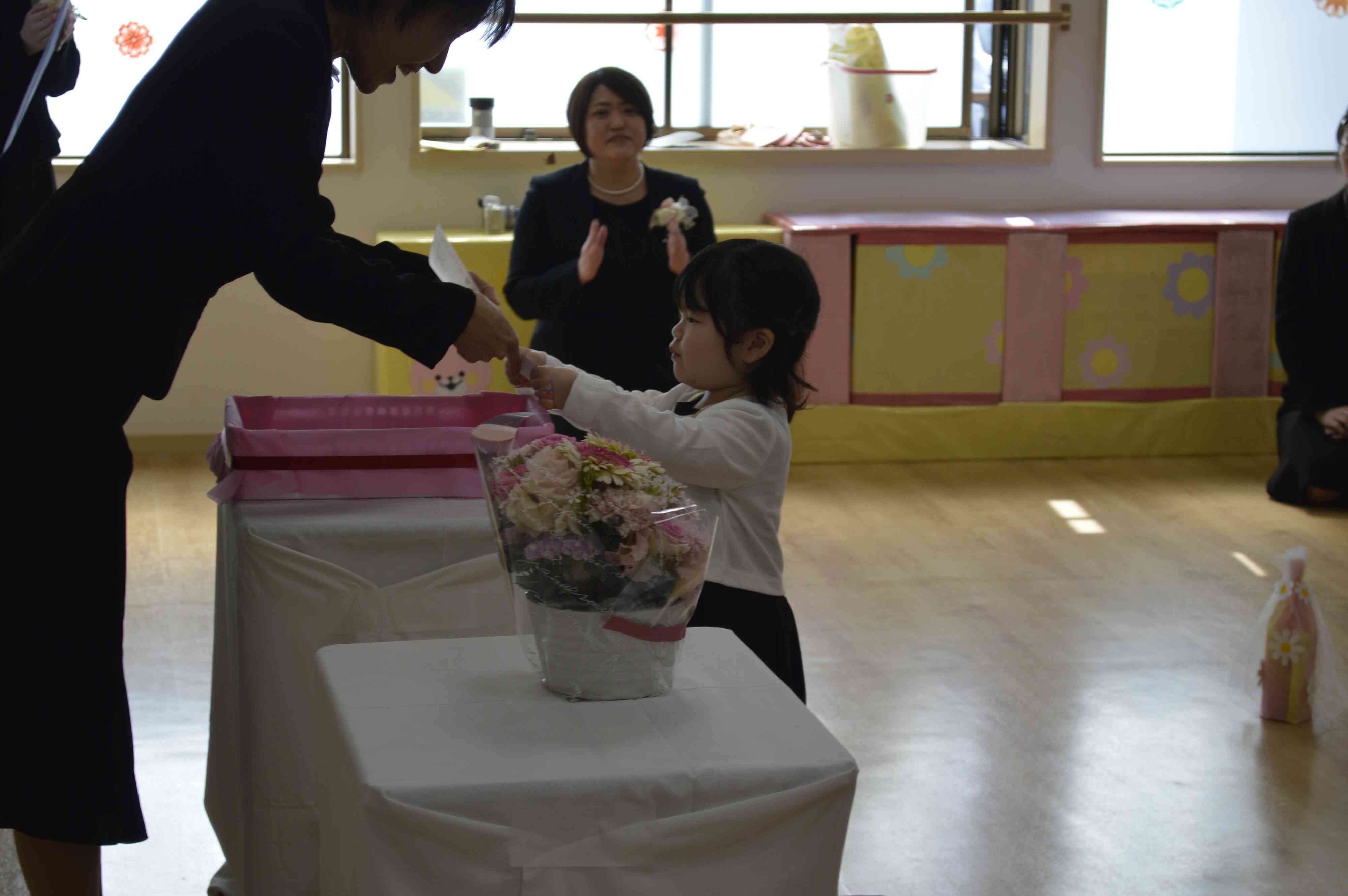 元気にお返事して立派に証書を受け取りました。