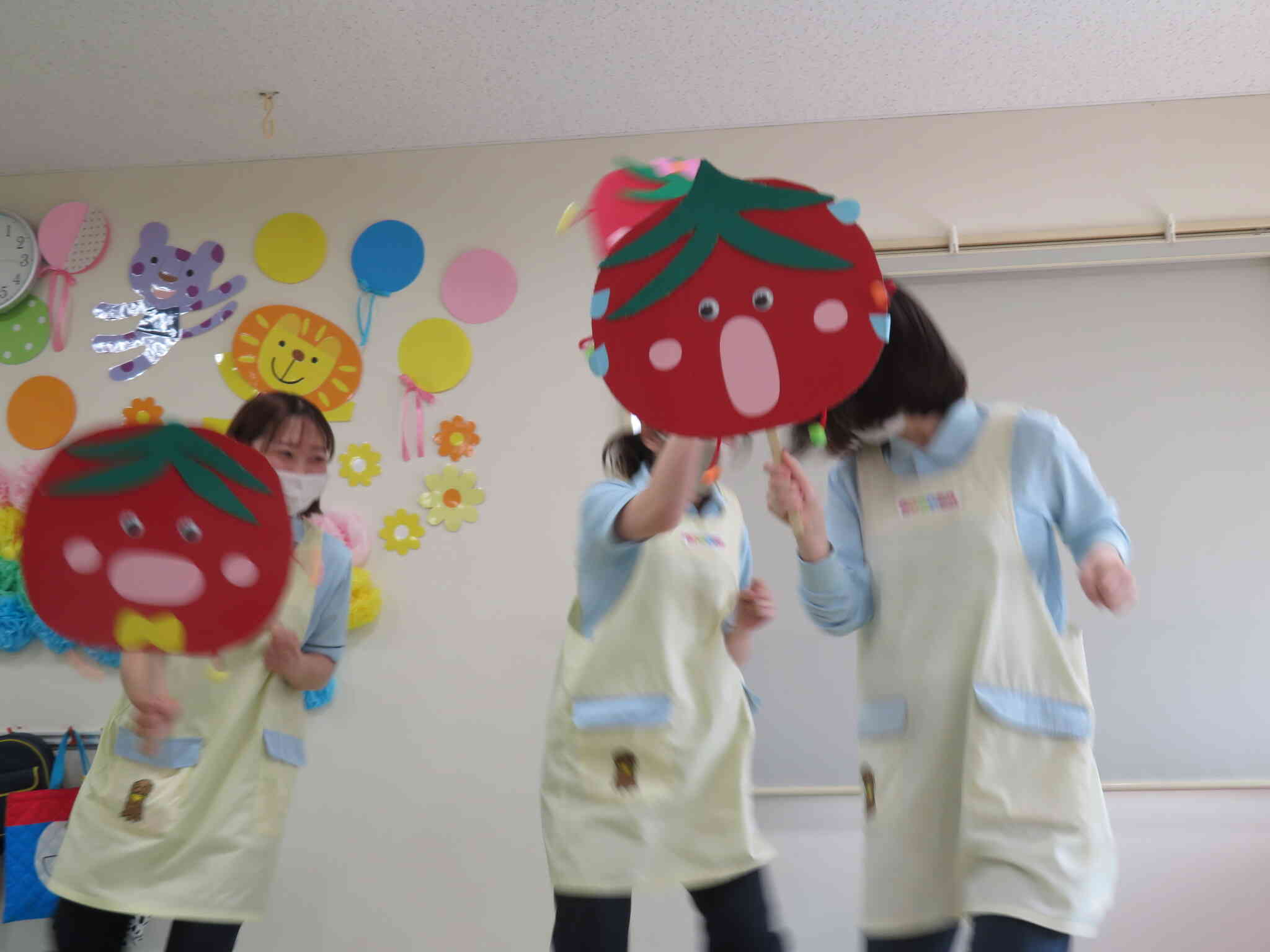 もっと大きなトマトさん！走る！走る！走る！みんなで応援したよ。