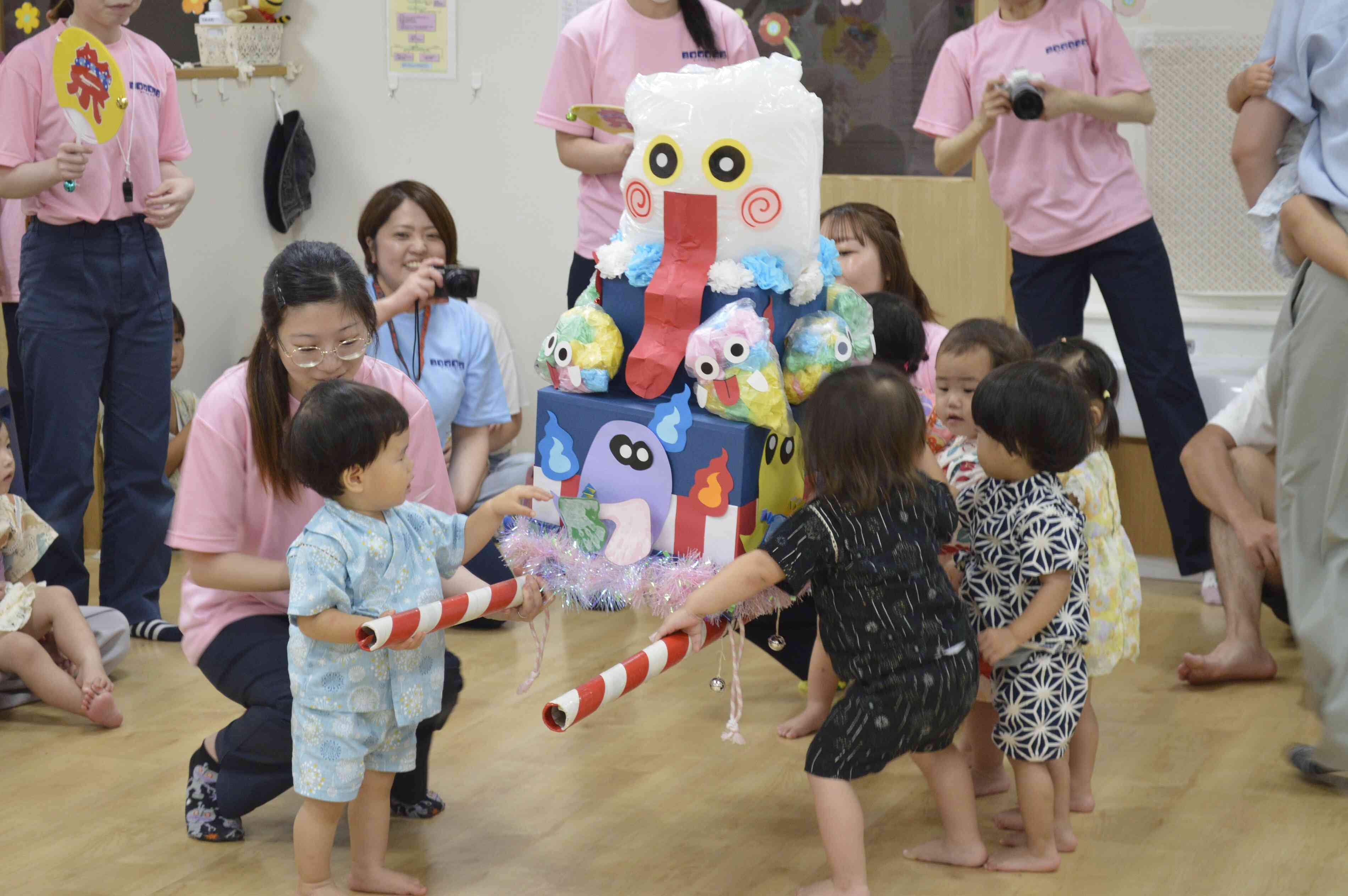 2歳児さんに負けないくらい元気にわっしょい！・・・の1歳児さん。