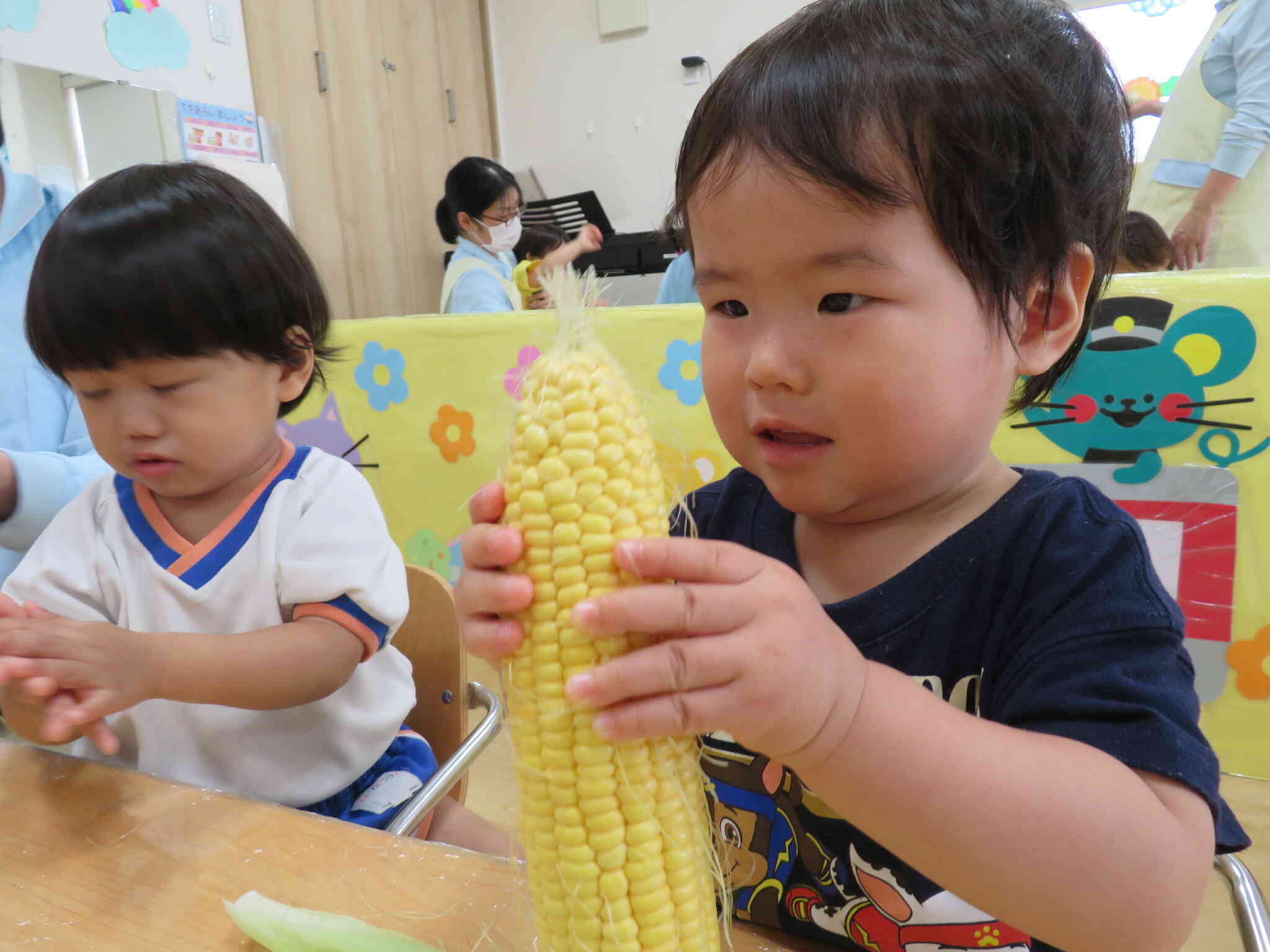 紐みたいなものがいっぱい・・・しっかり観察中！？
