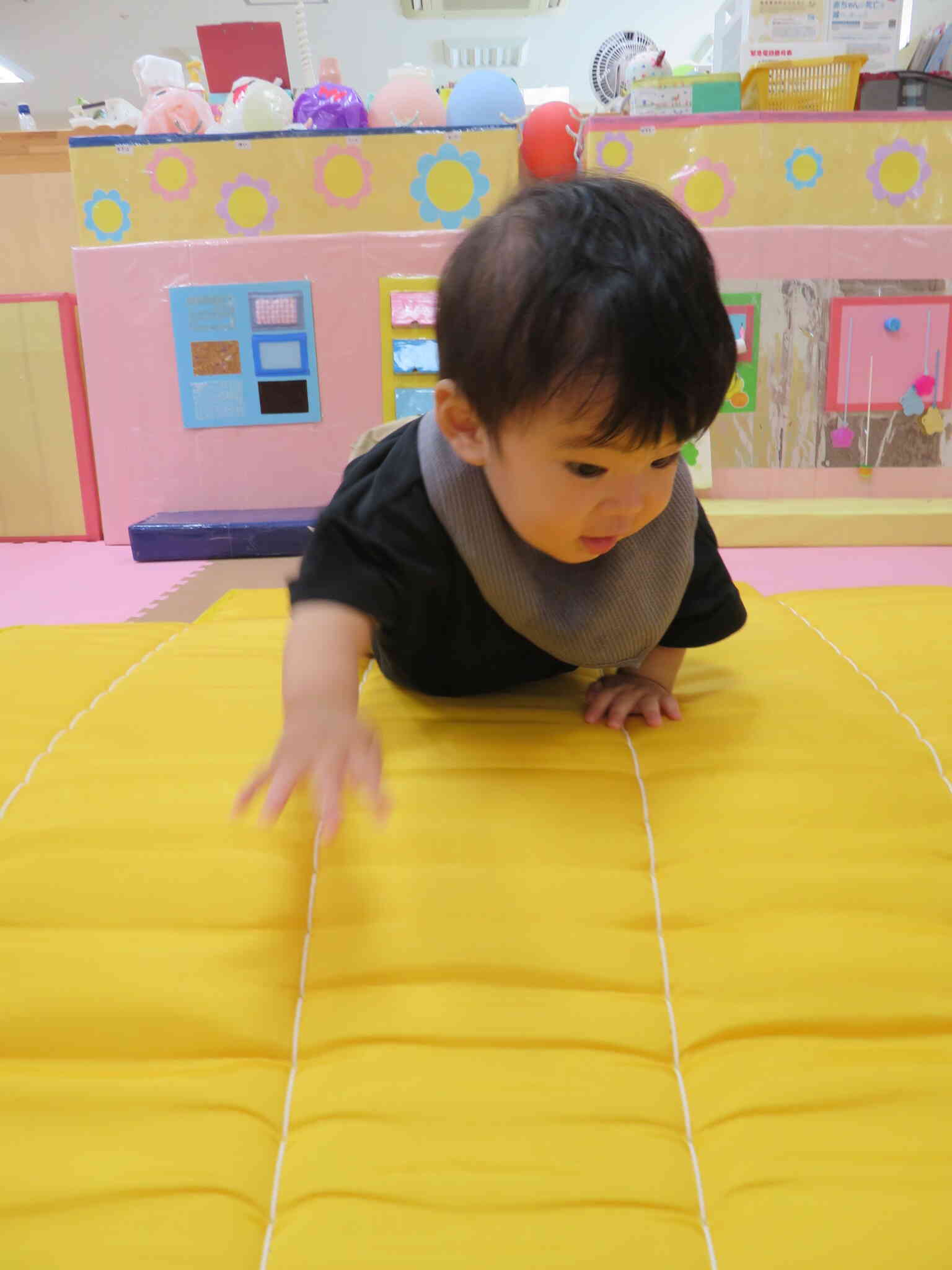 0歳児さんの運動あそび