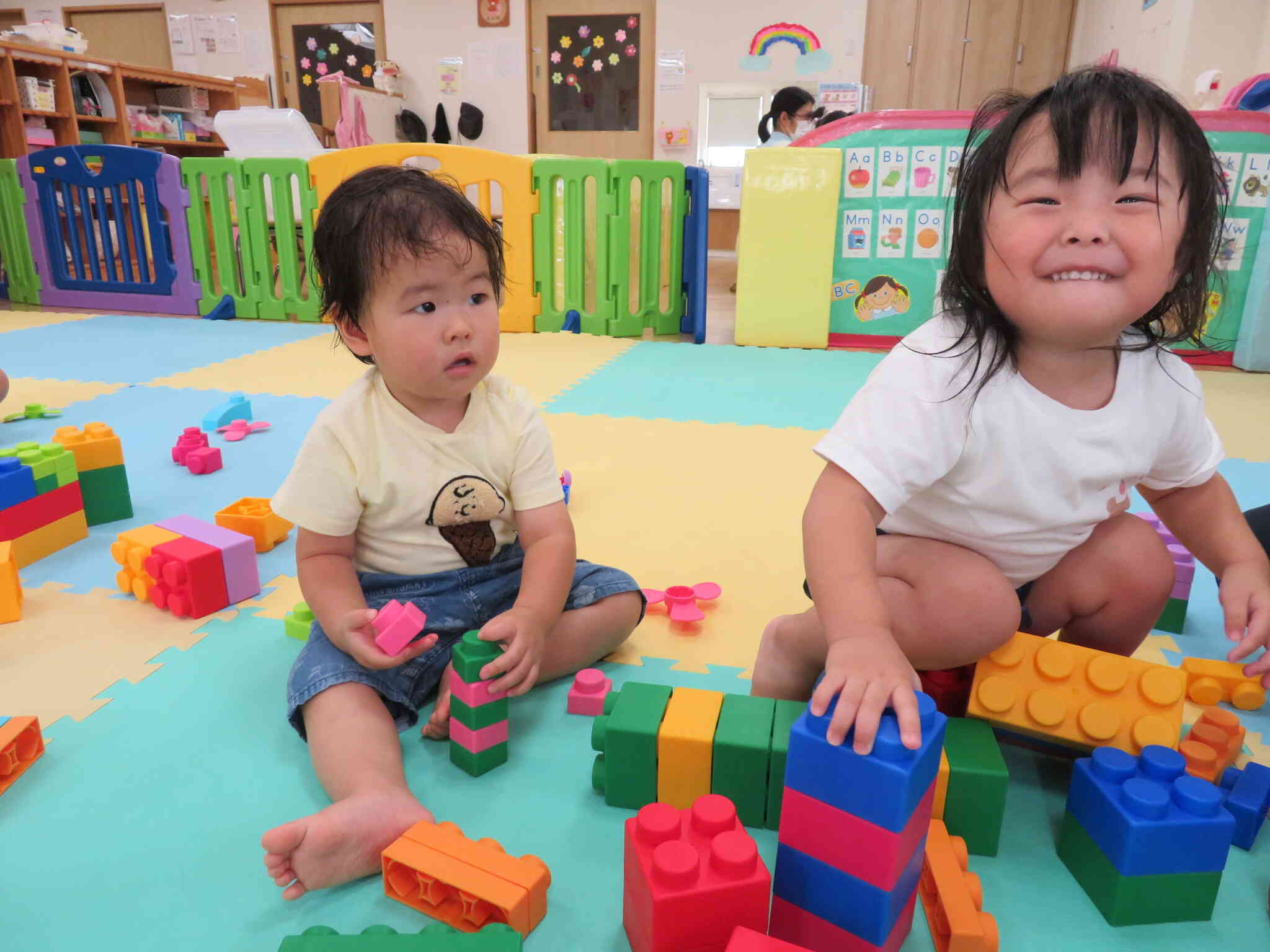 形、色、大きさ。ソフトブロックの感触も気持ちいい。