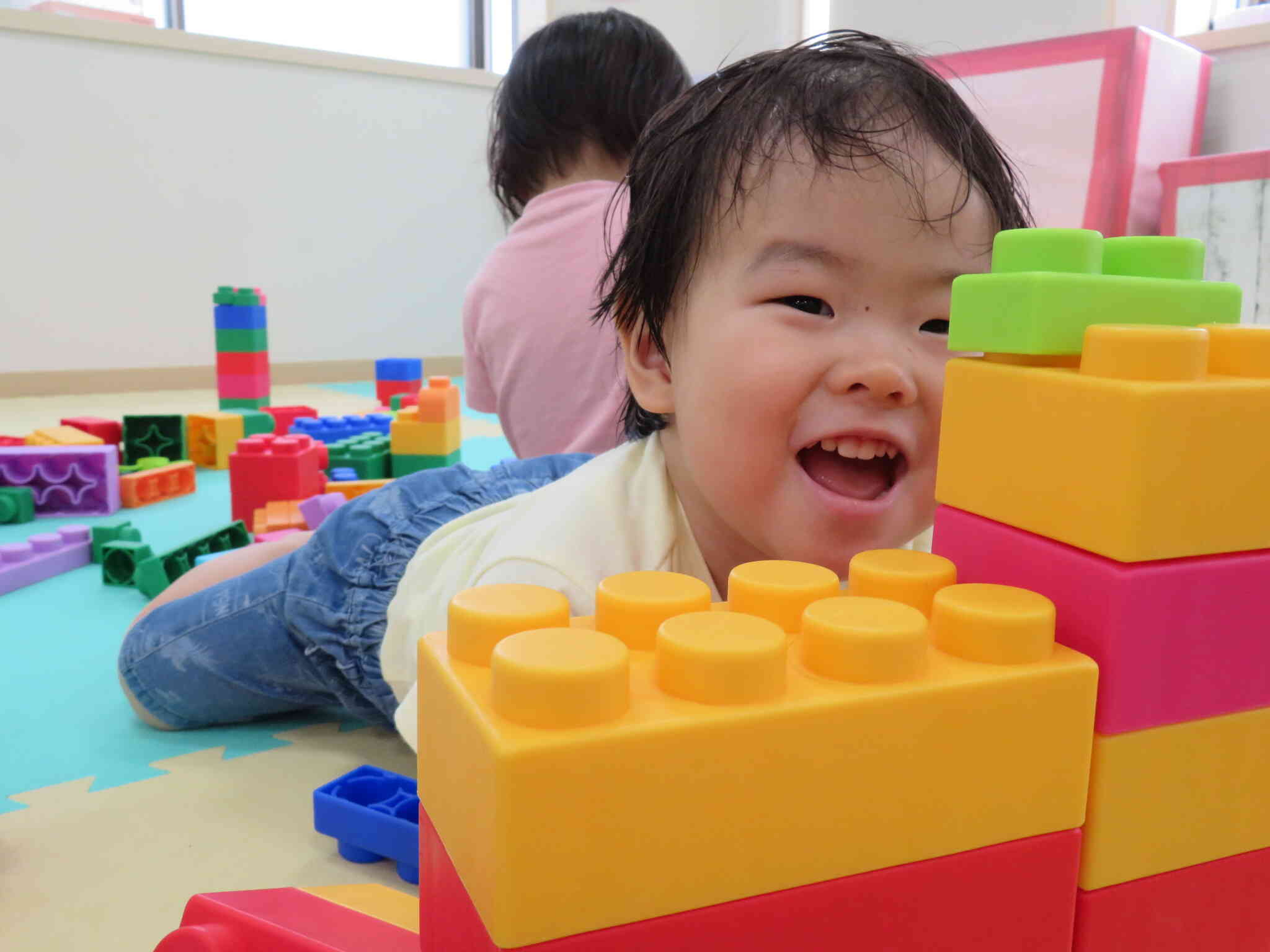 ブロックにかくれて・・・・