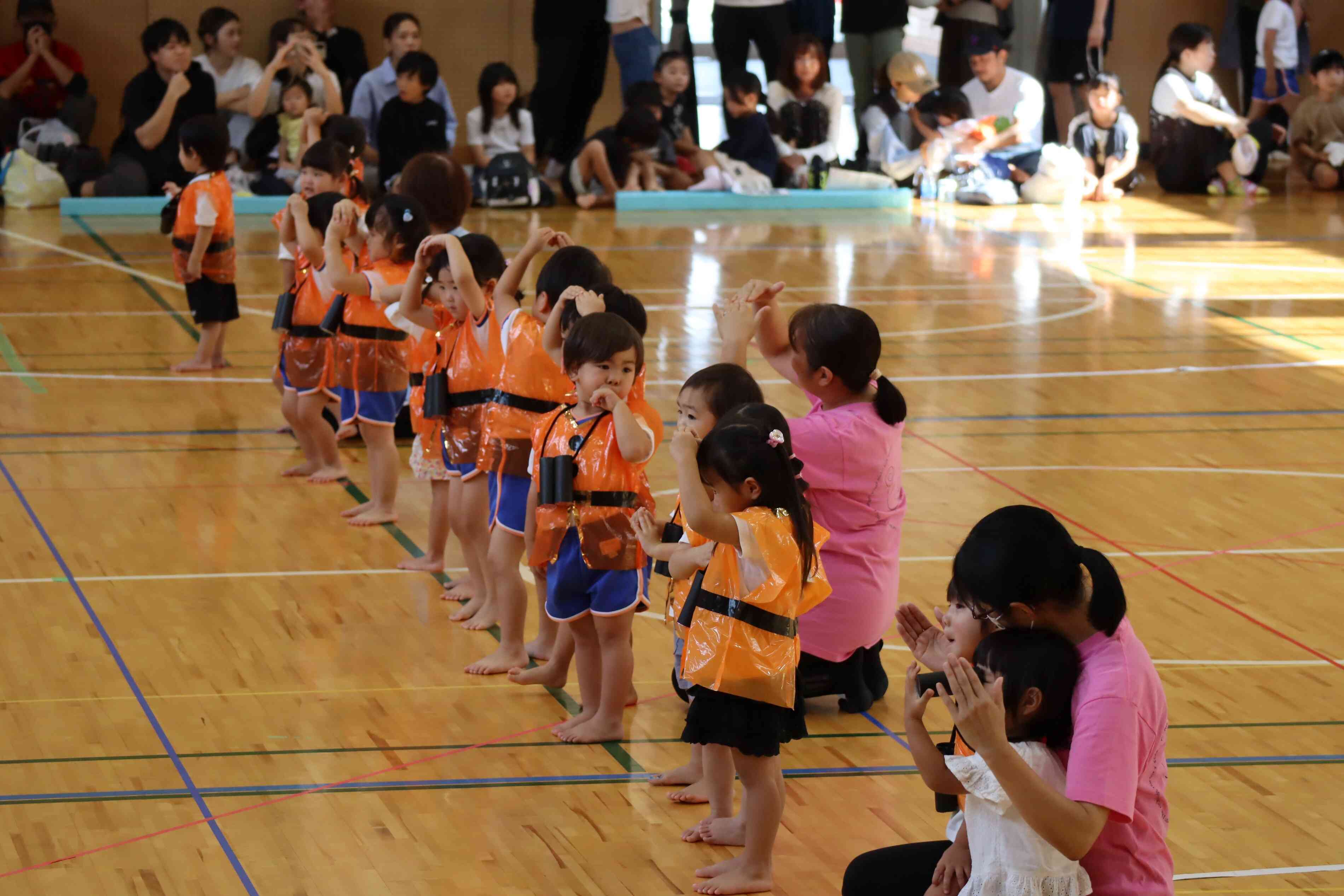 たくさんのお友だちと踊る体験ができました