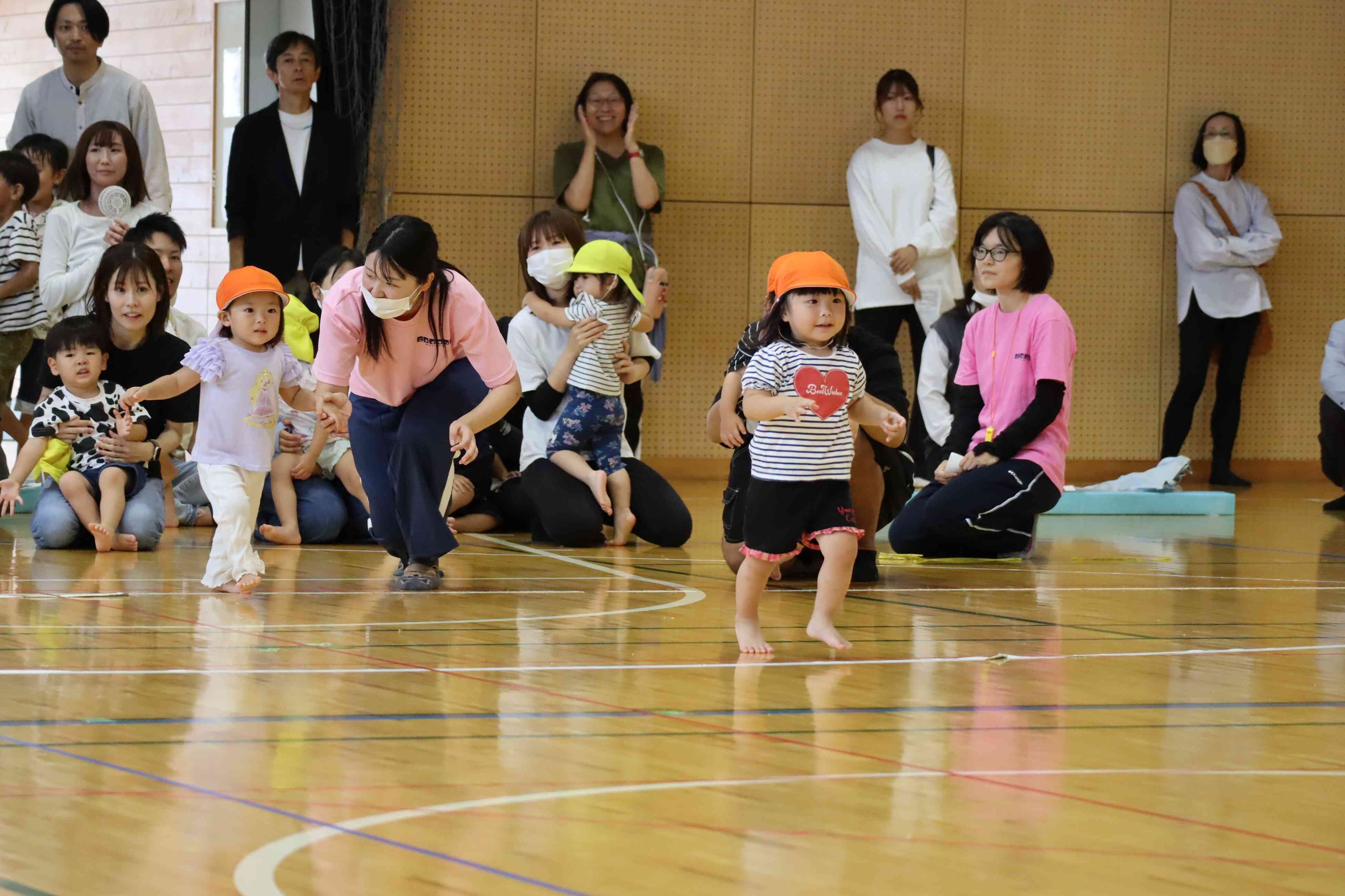 1歳児さんだって負けてない！走る走る。