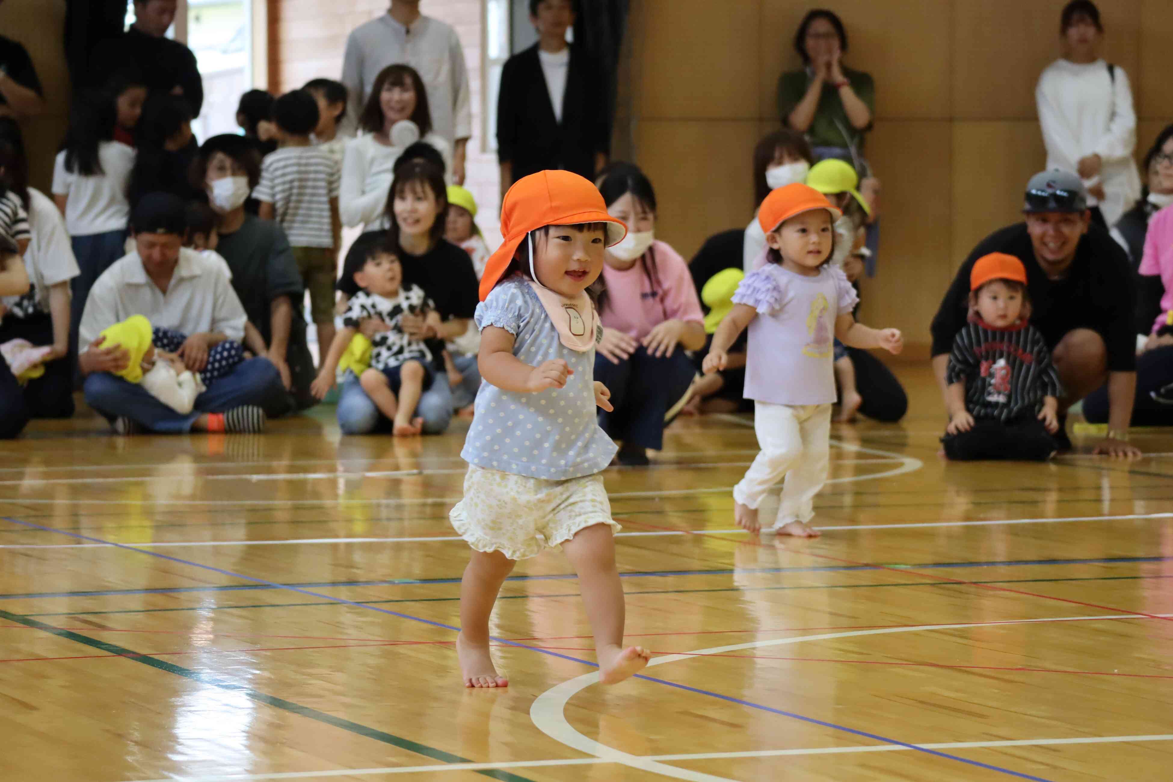 1歳児あひるぐみさんも頑張るぞ！
