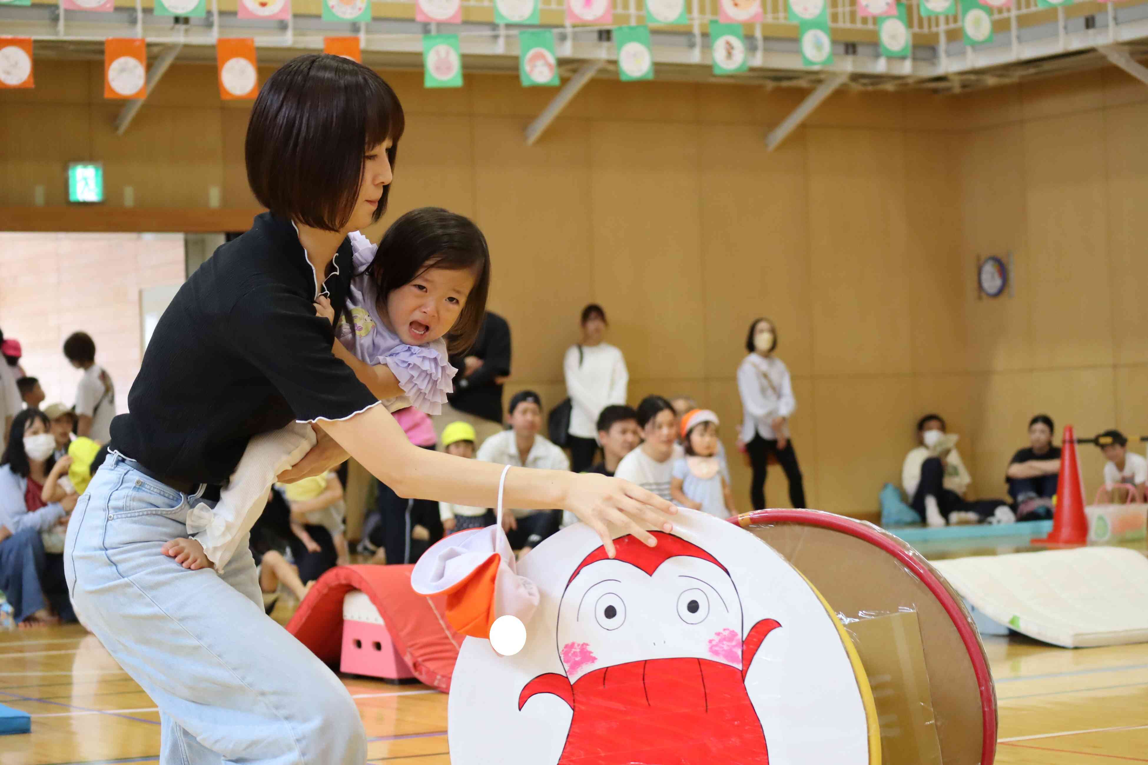 人が多くてびっくりしちゃうお友だちもいますが、おうちの人と一緒にゴールまで頑張ったよ。