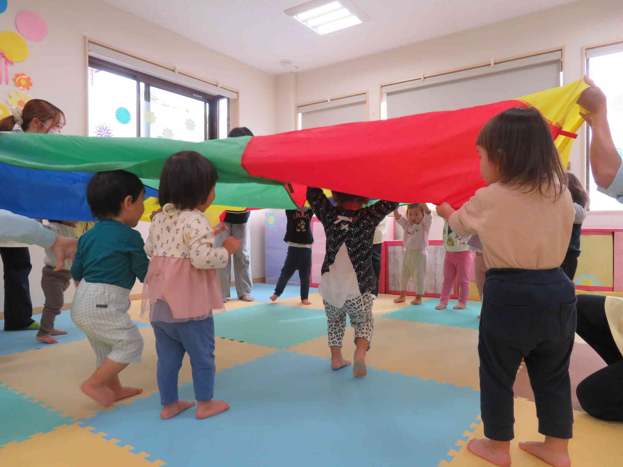 トンネルになったら向こうのお友だちのお顔が見えた