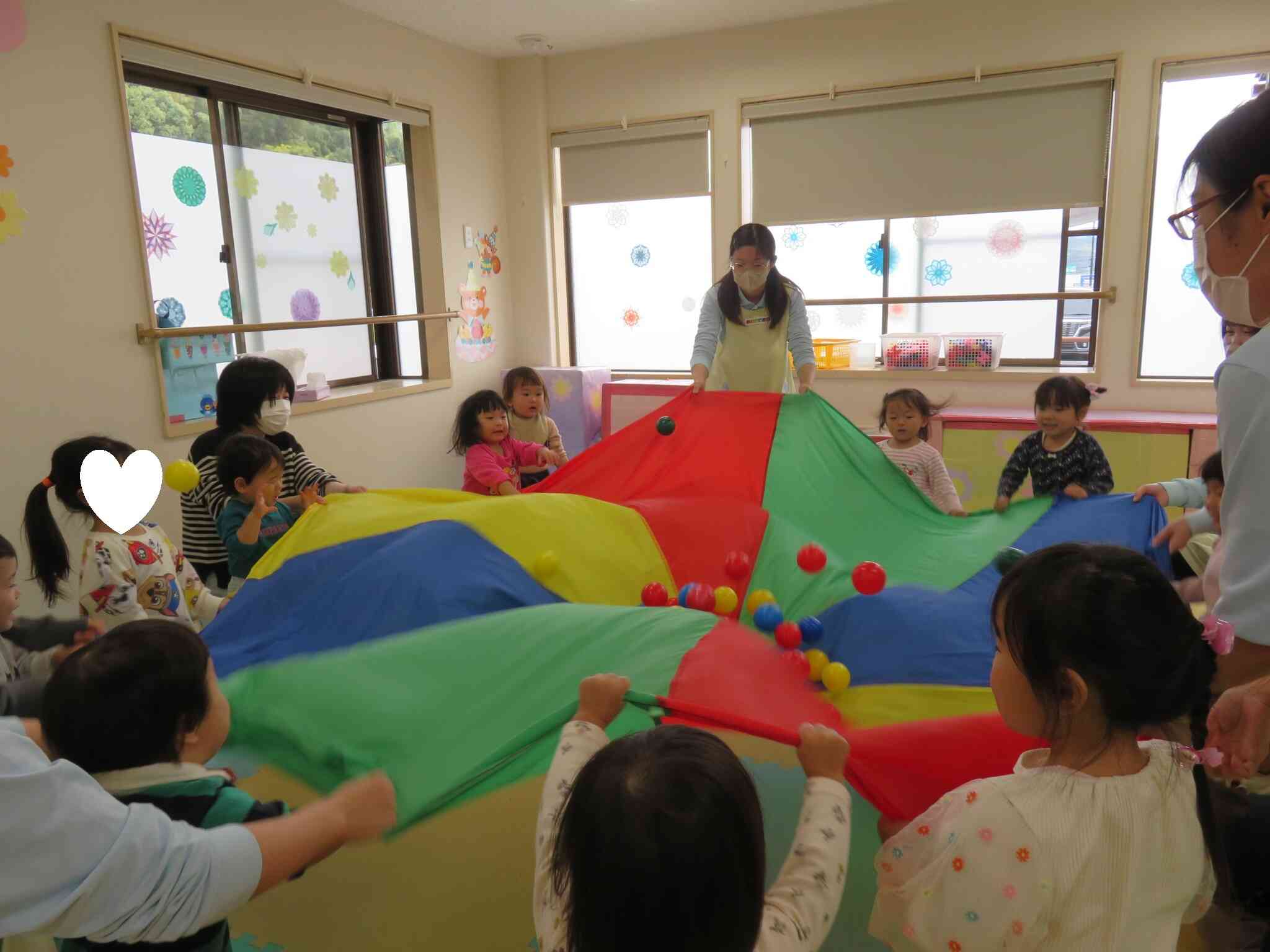 最後にボールがでてきたよ!!子どもたちのワクワクも最高潮。