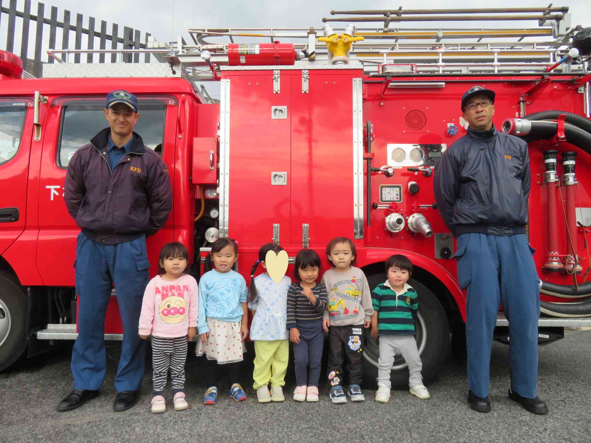 2歳児の子どもたち、消防車見学楽しかったね。