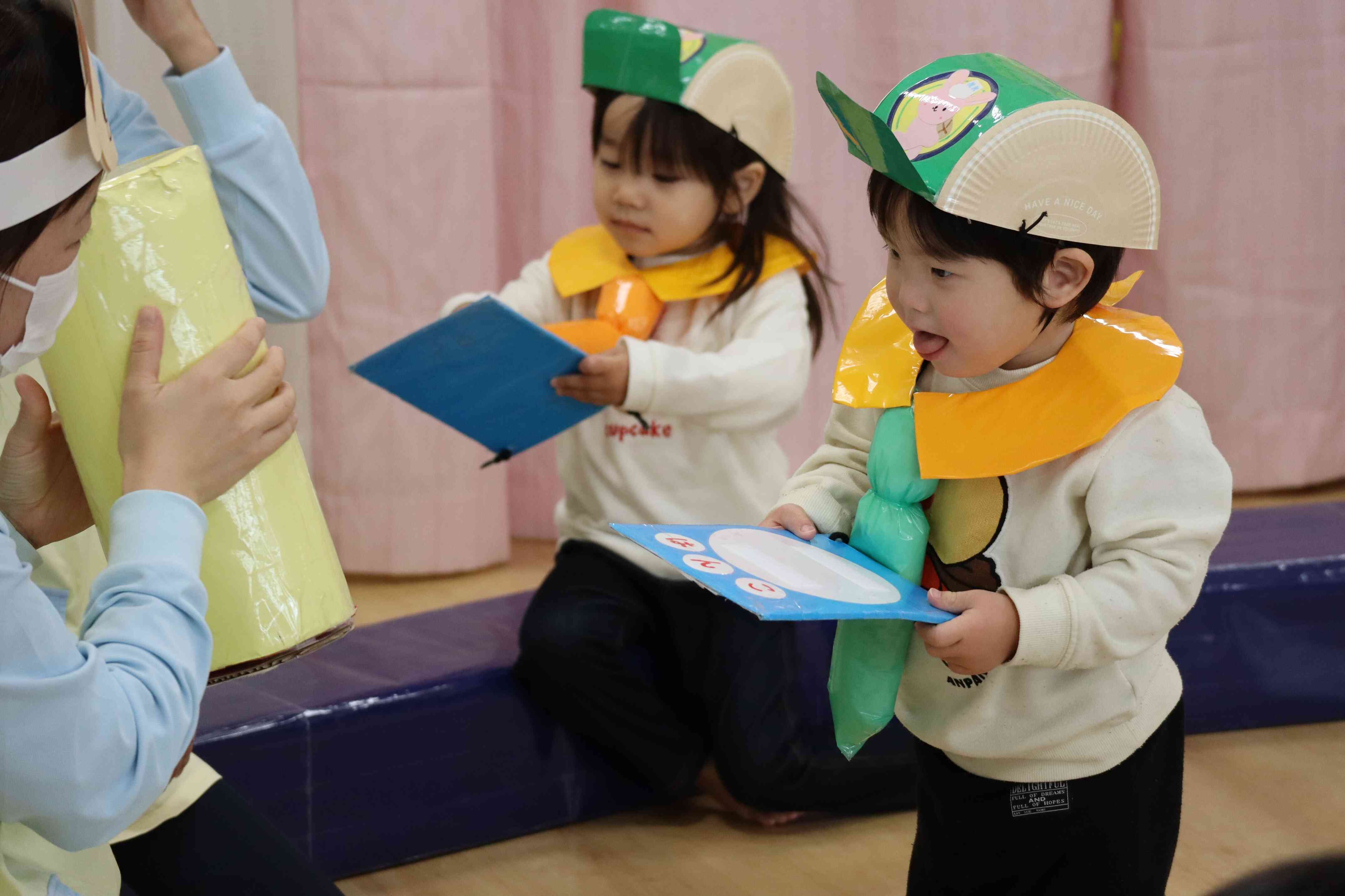 この白いカードにはんこをもらうよ