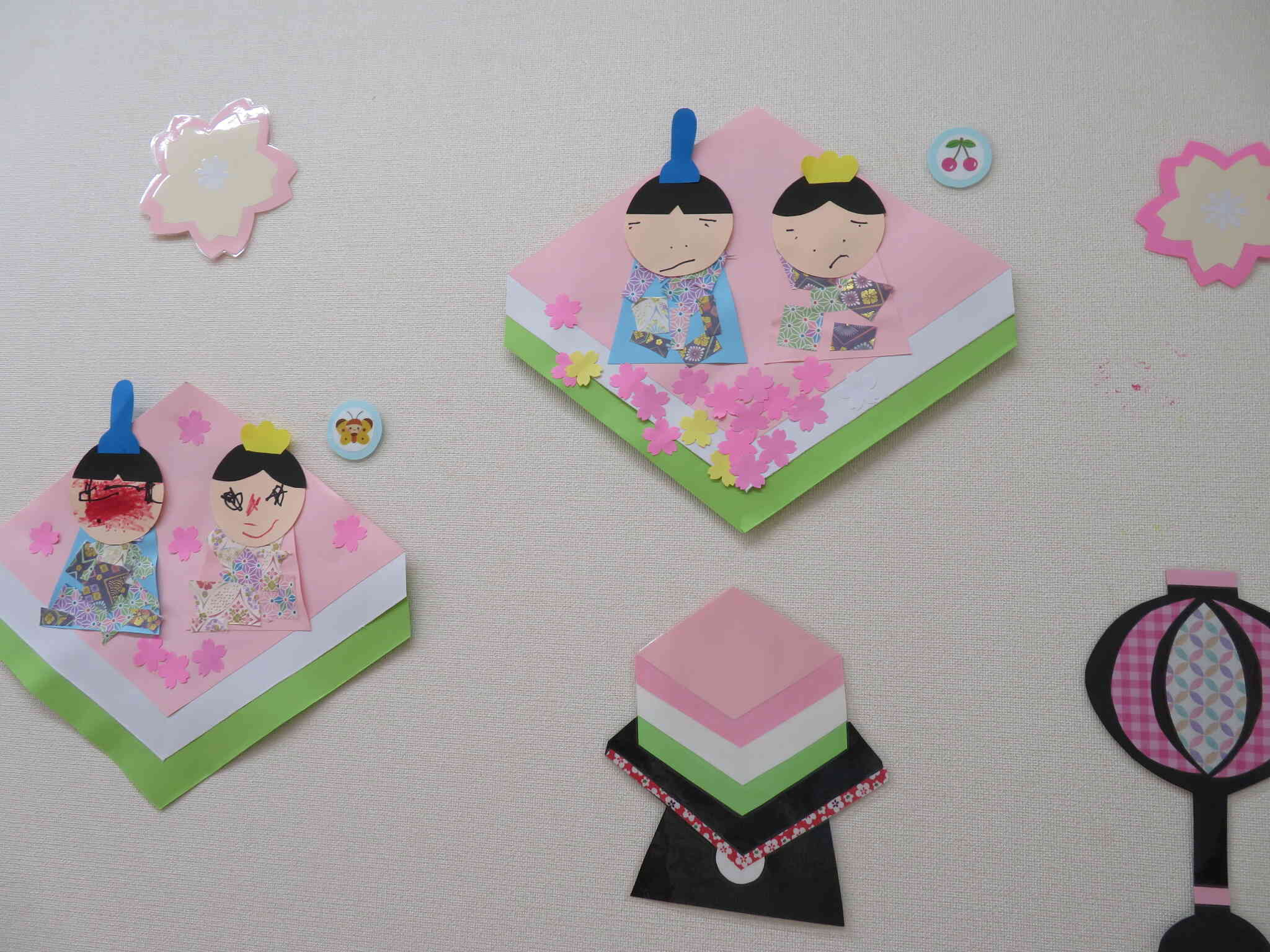 五人囃子の笛太鼓　今日は楽しいひなまつり