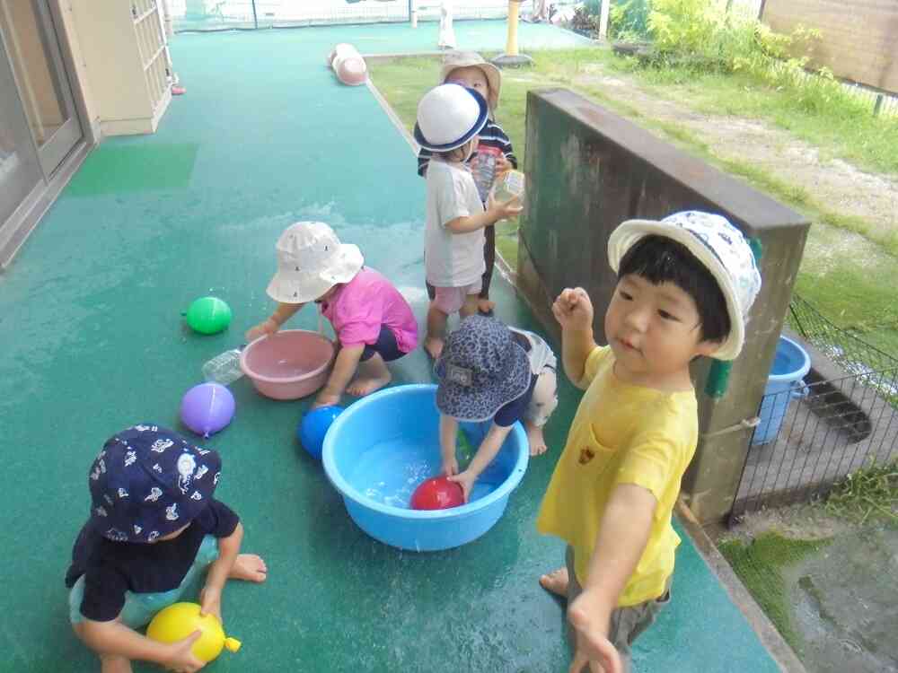 いちご組の水遊び