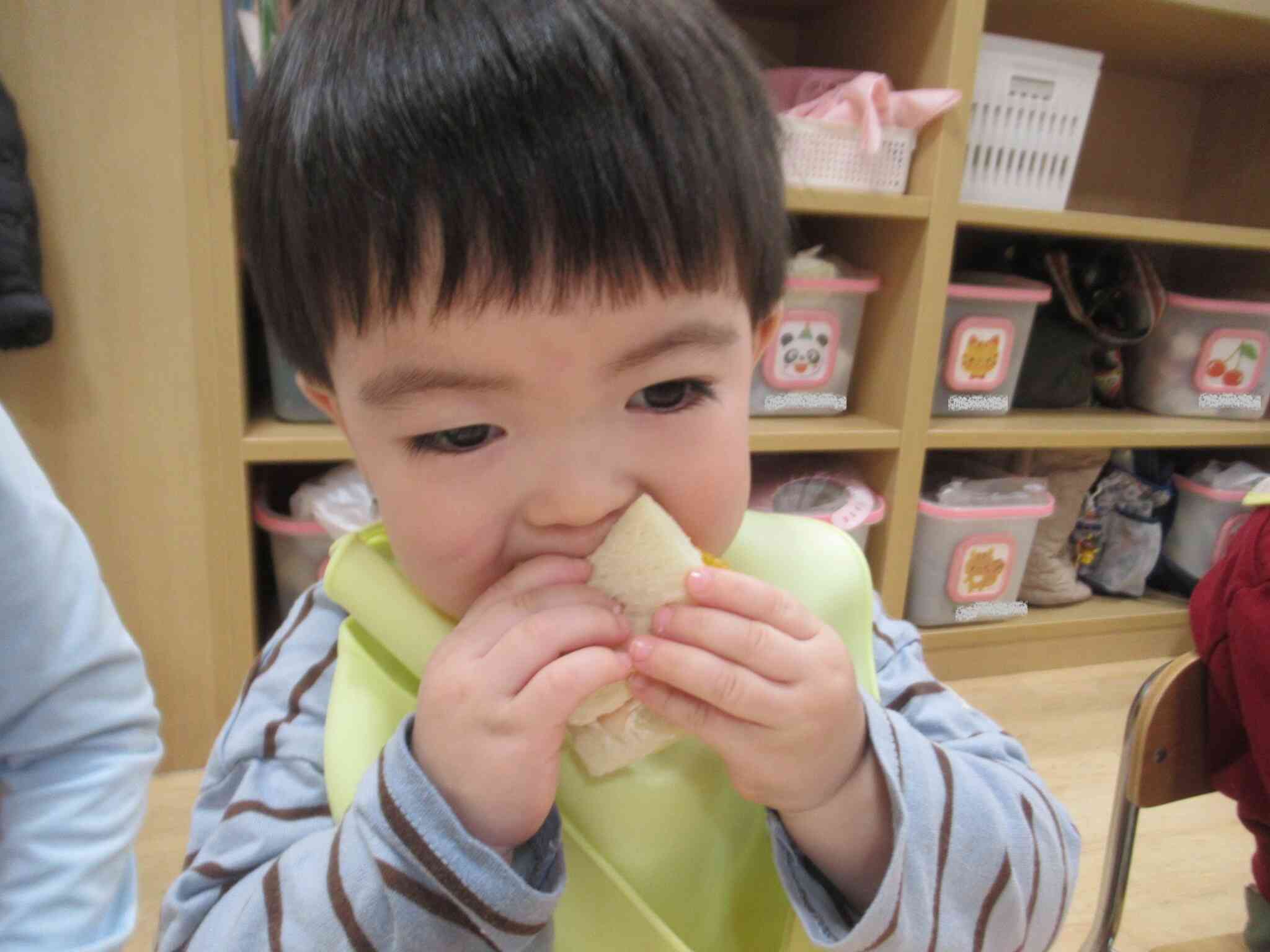 大きなお口でパクっ！