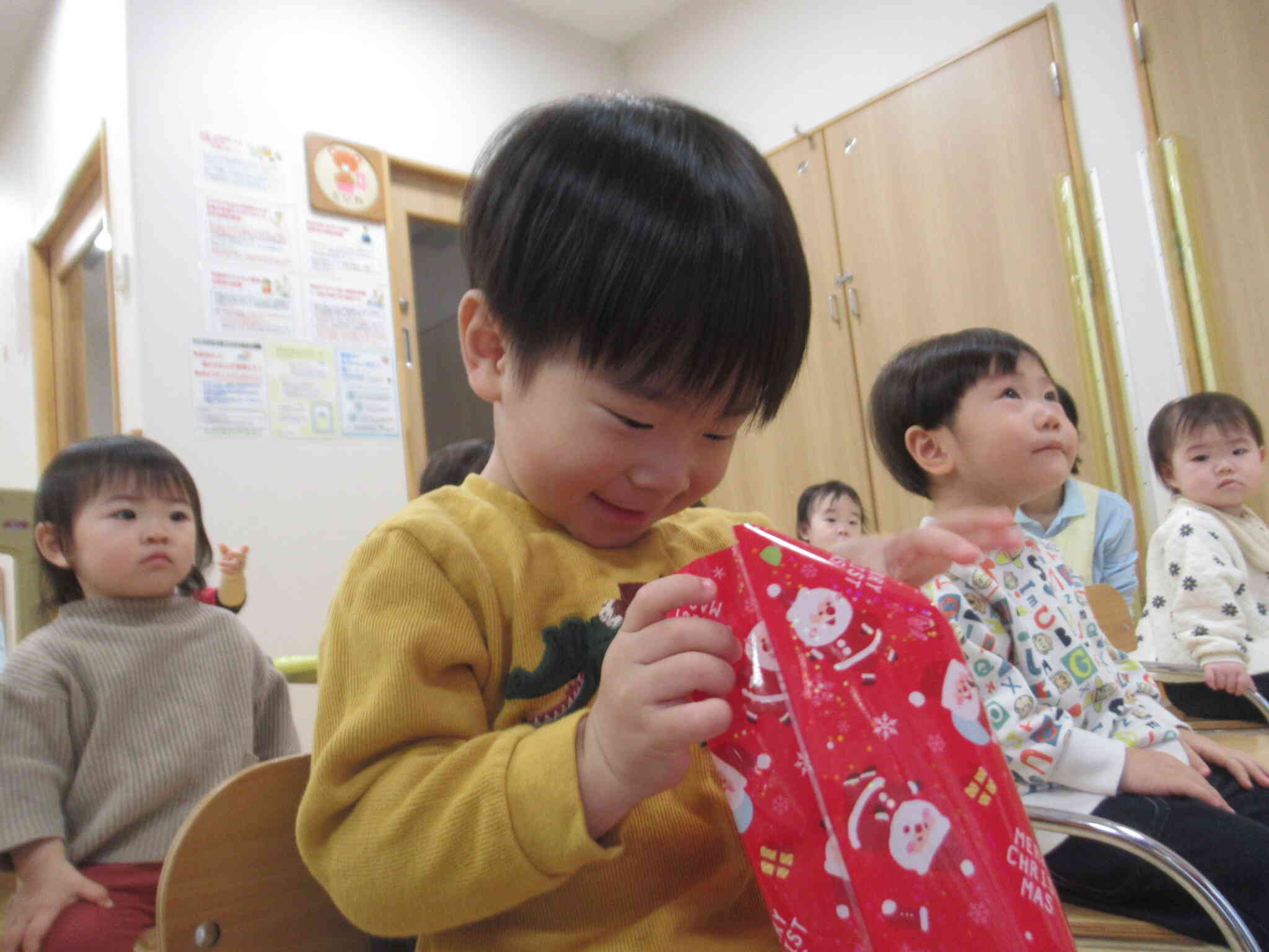 なにが入ってるのかな～？