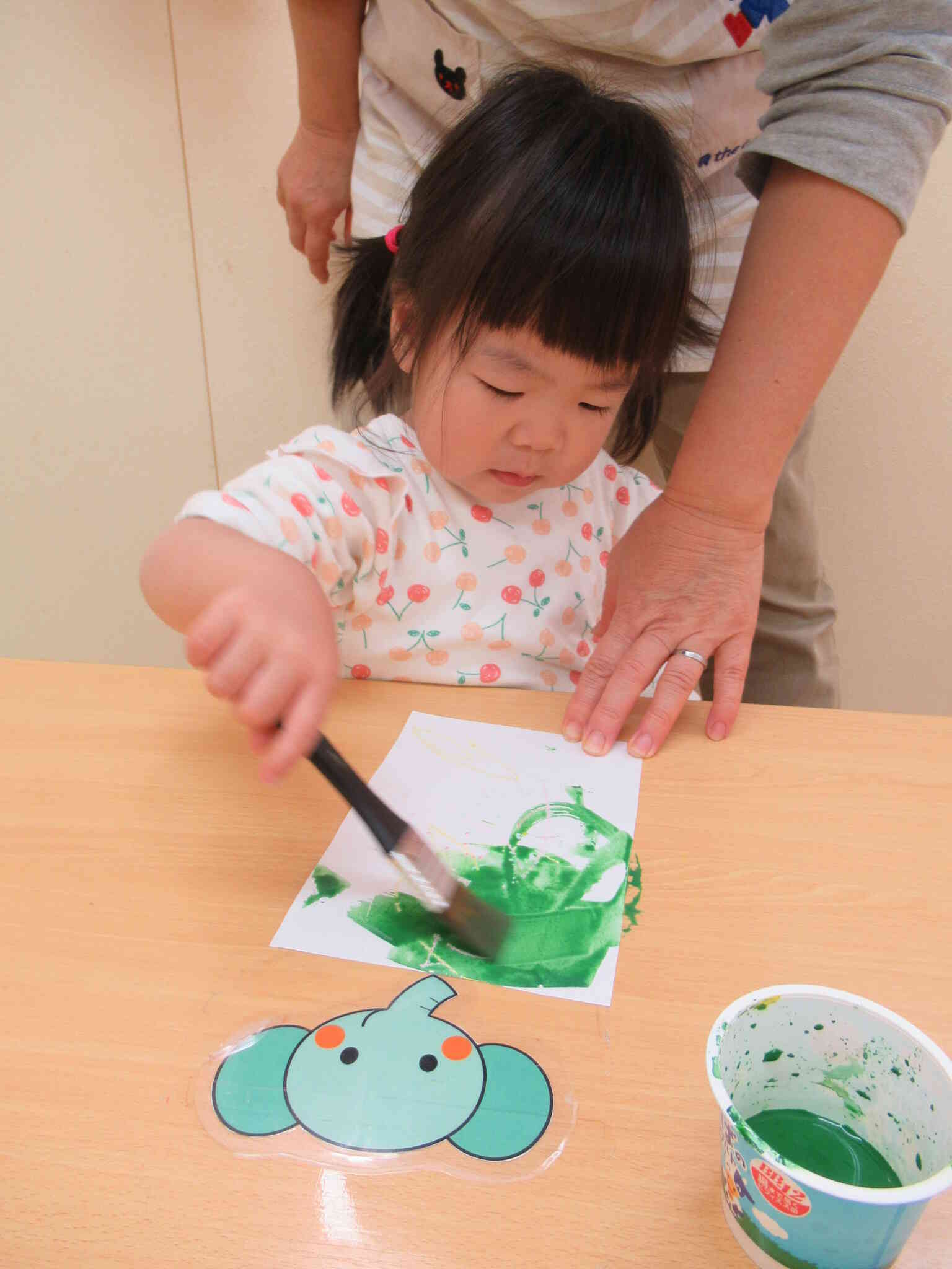 絵の具を塗って…