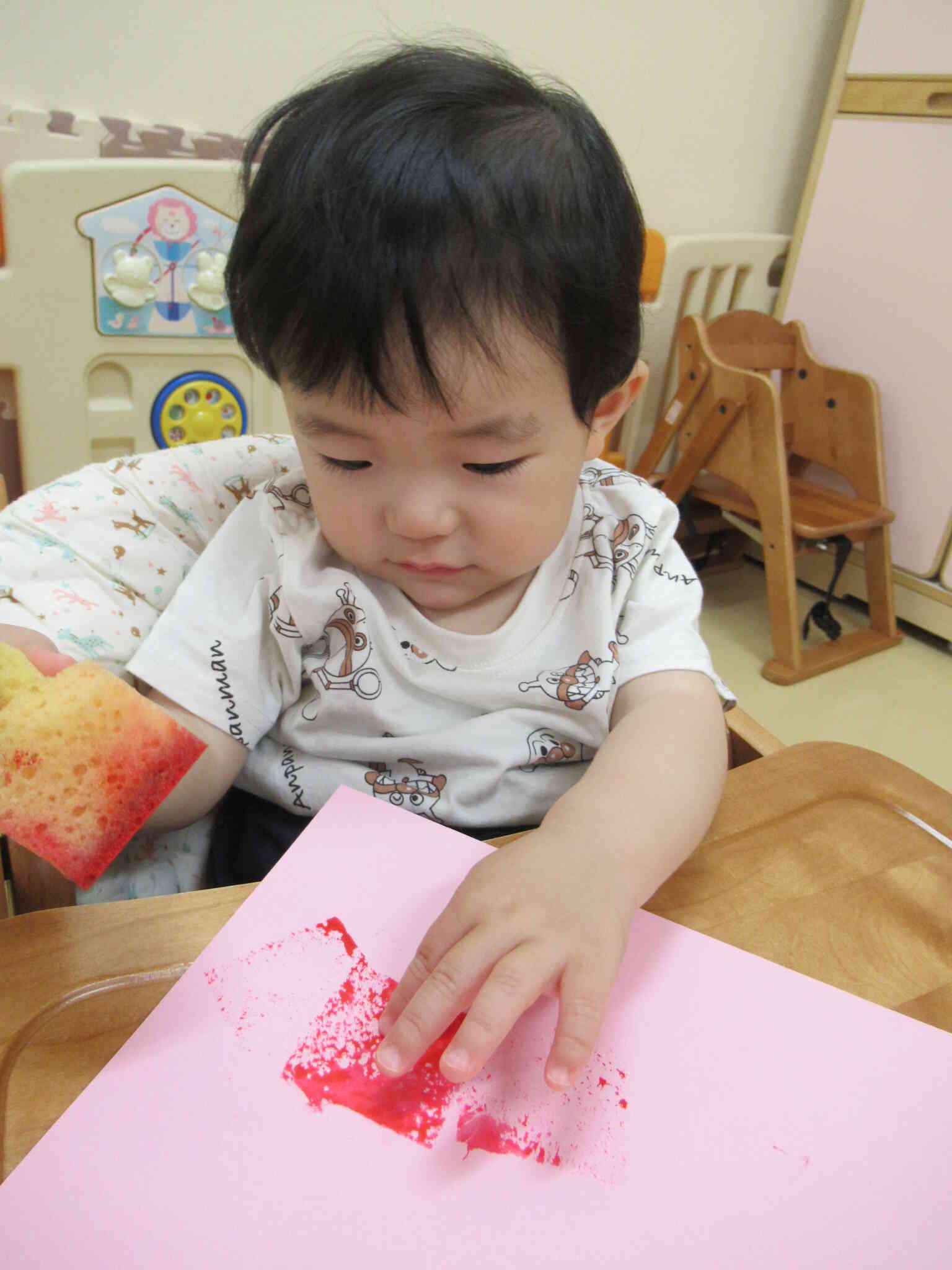 絵の具のスタンプ、楽しいな♪