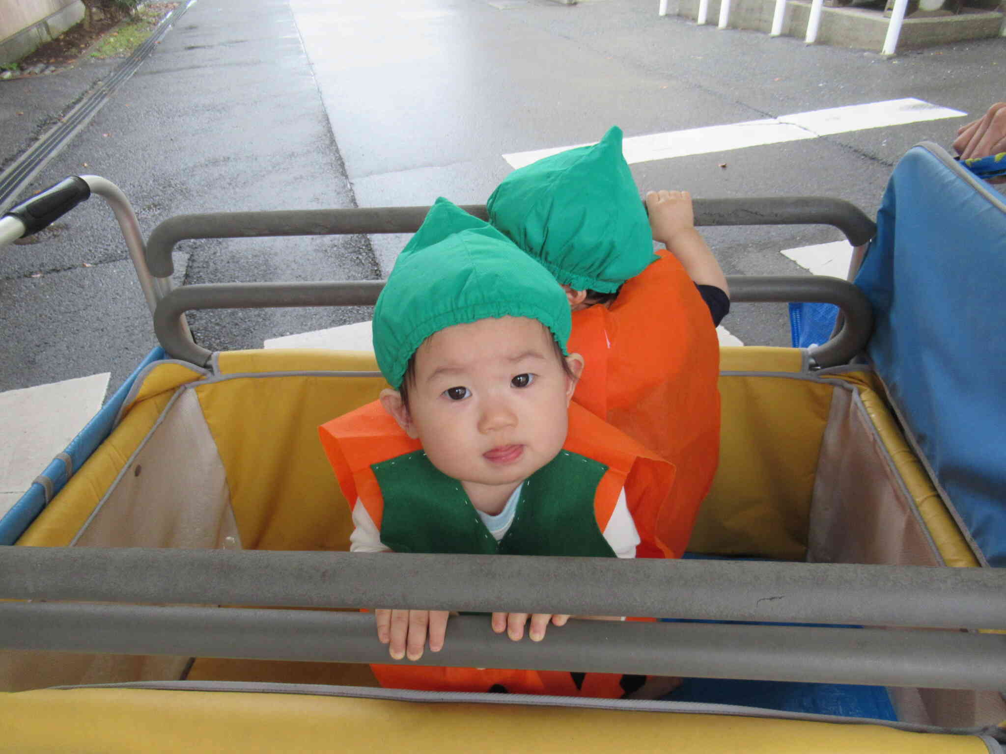 かわいく仮装した０歳児さんです。