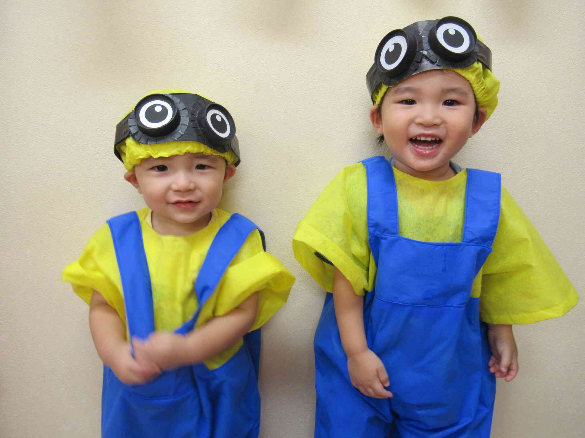 １歳児さん二人でハイポーズ。