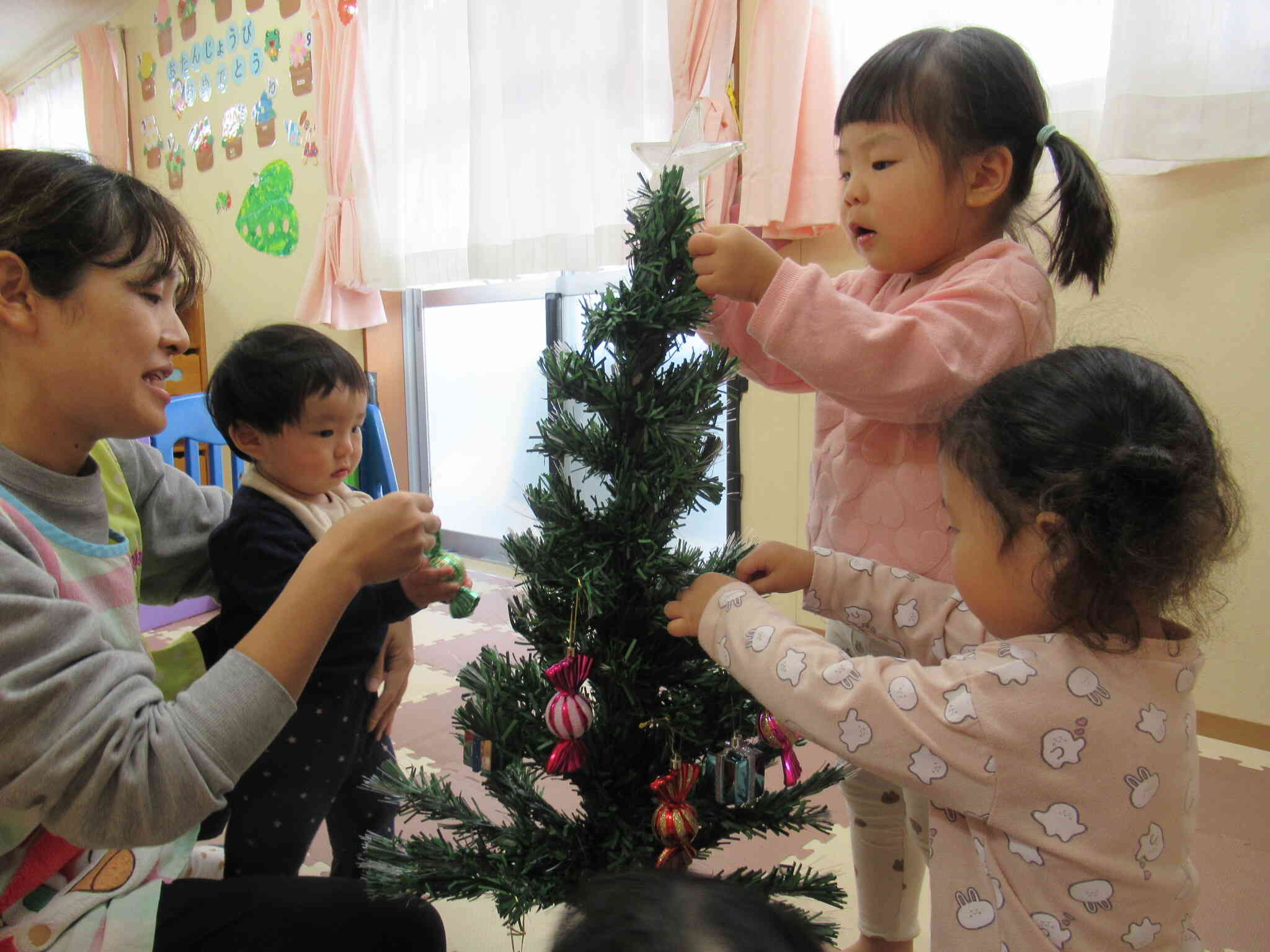 残りはみんなで飾りました。