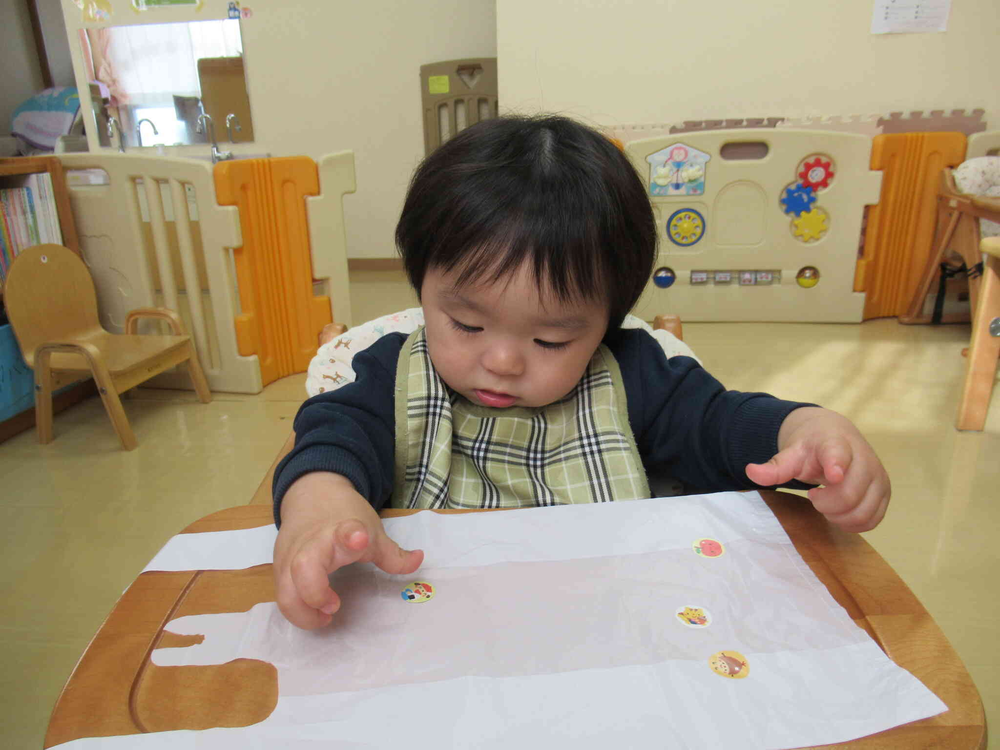 どこに貼ろうかな