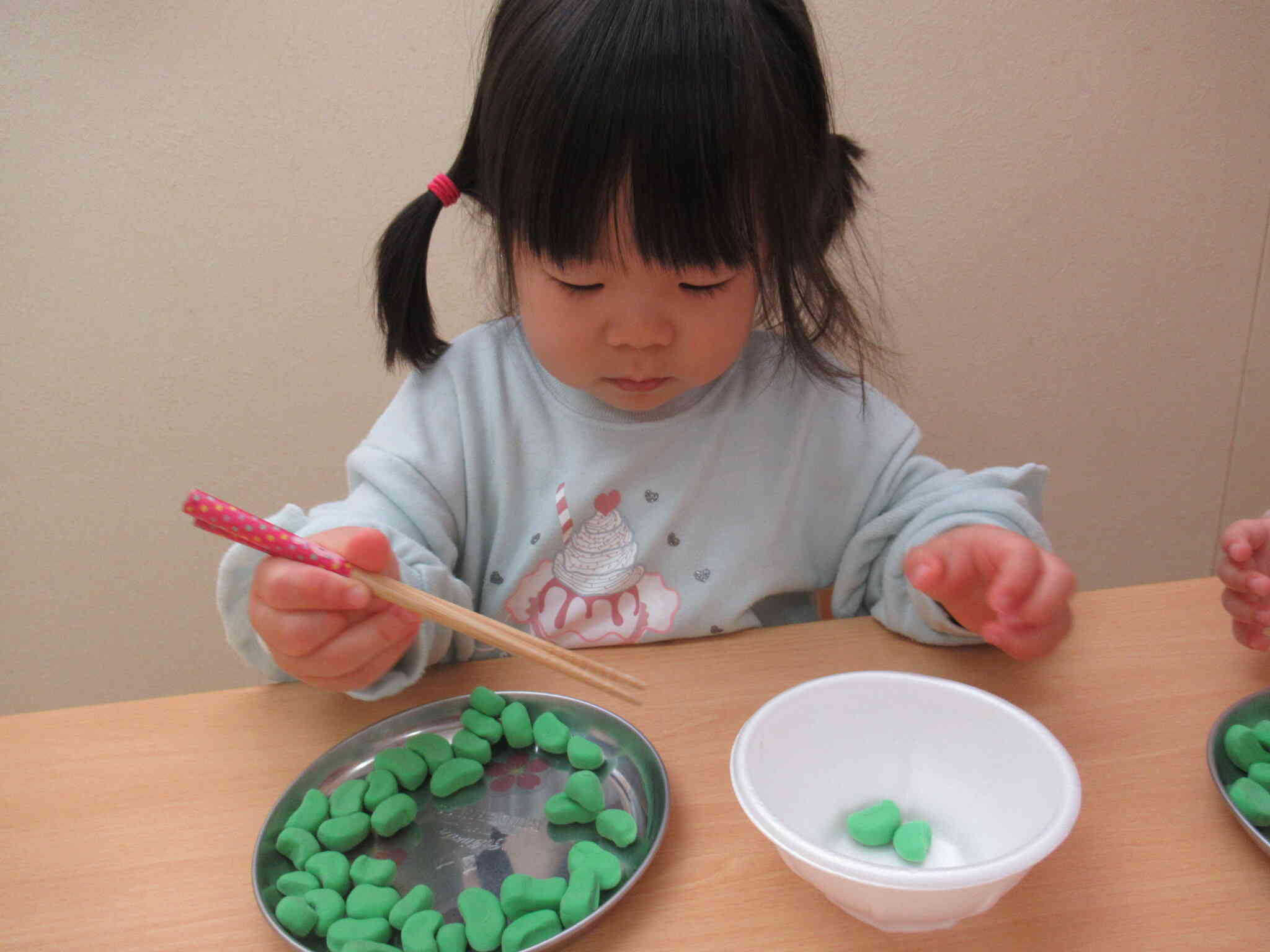 お箸の練習～２歳児さん～