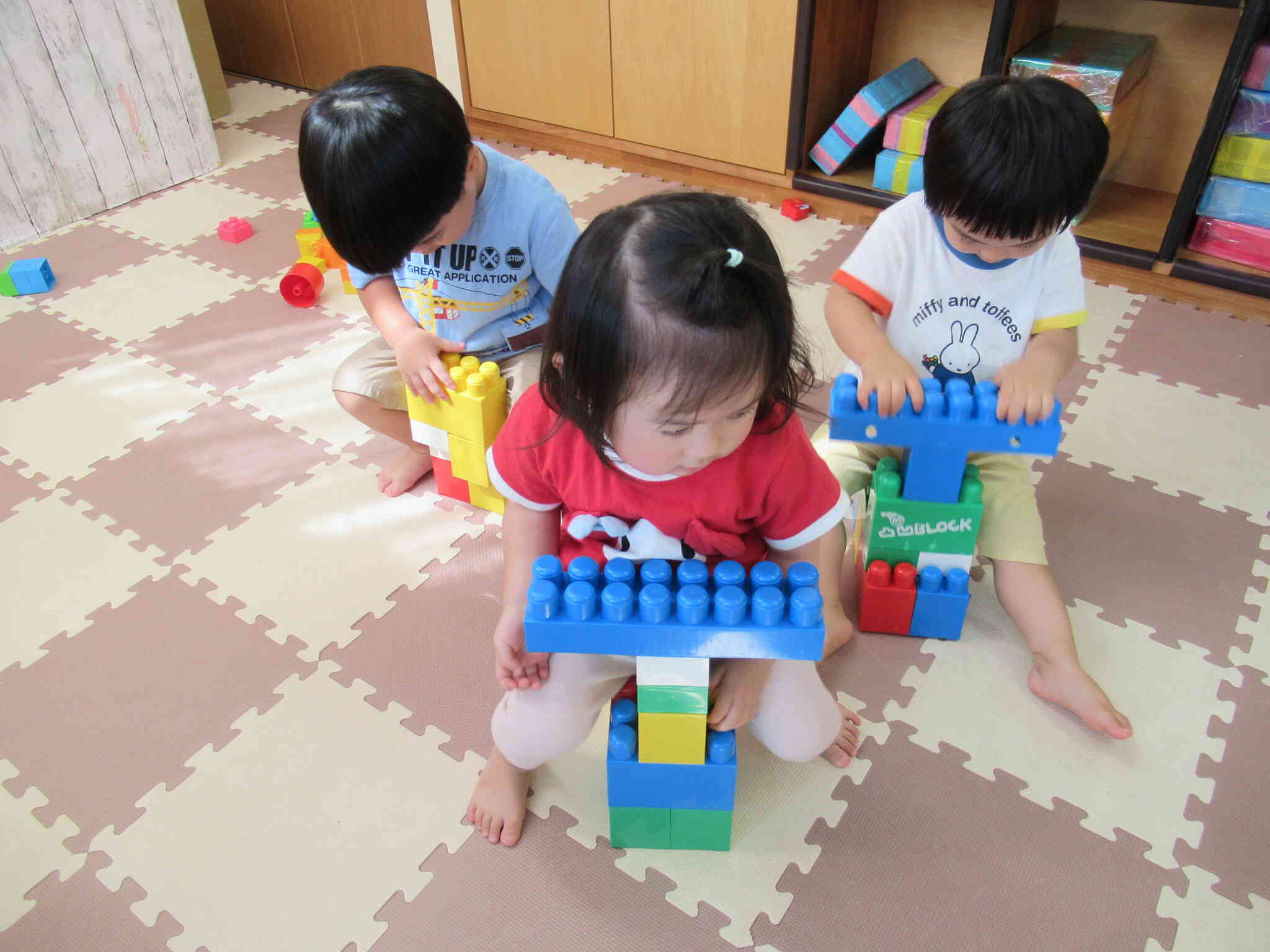 ブロック遊び（１・２歳児）