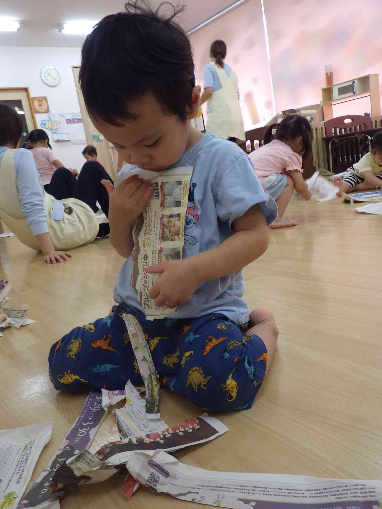 新聞紙遊び