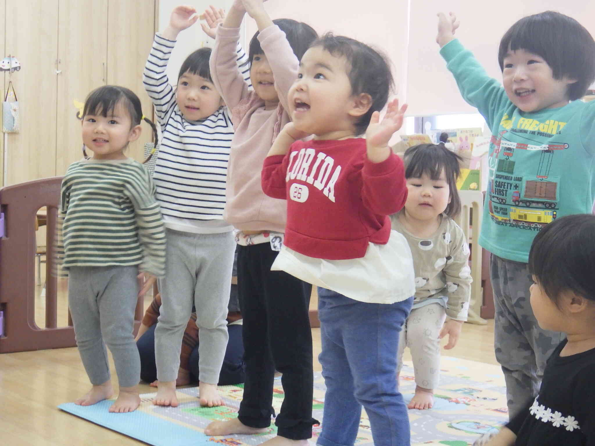 歌って踊るよ♪