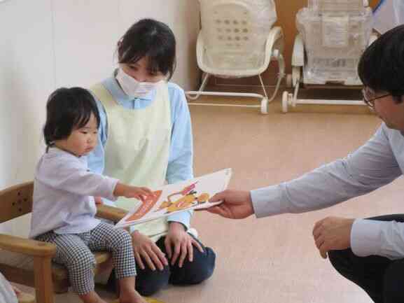 おさるさんにタッチ！