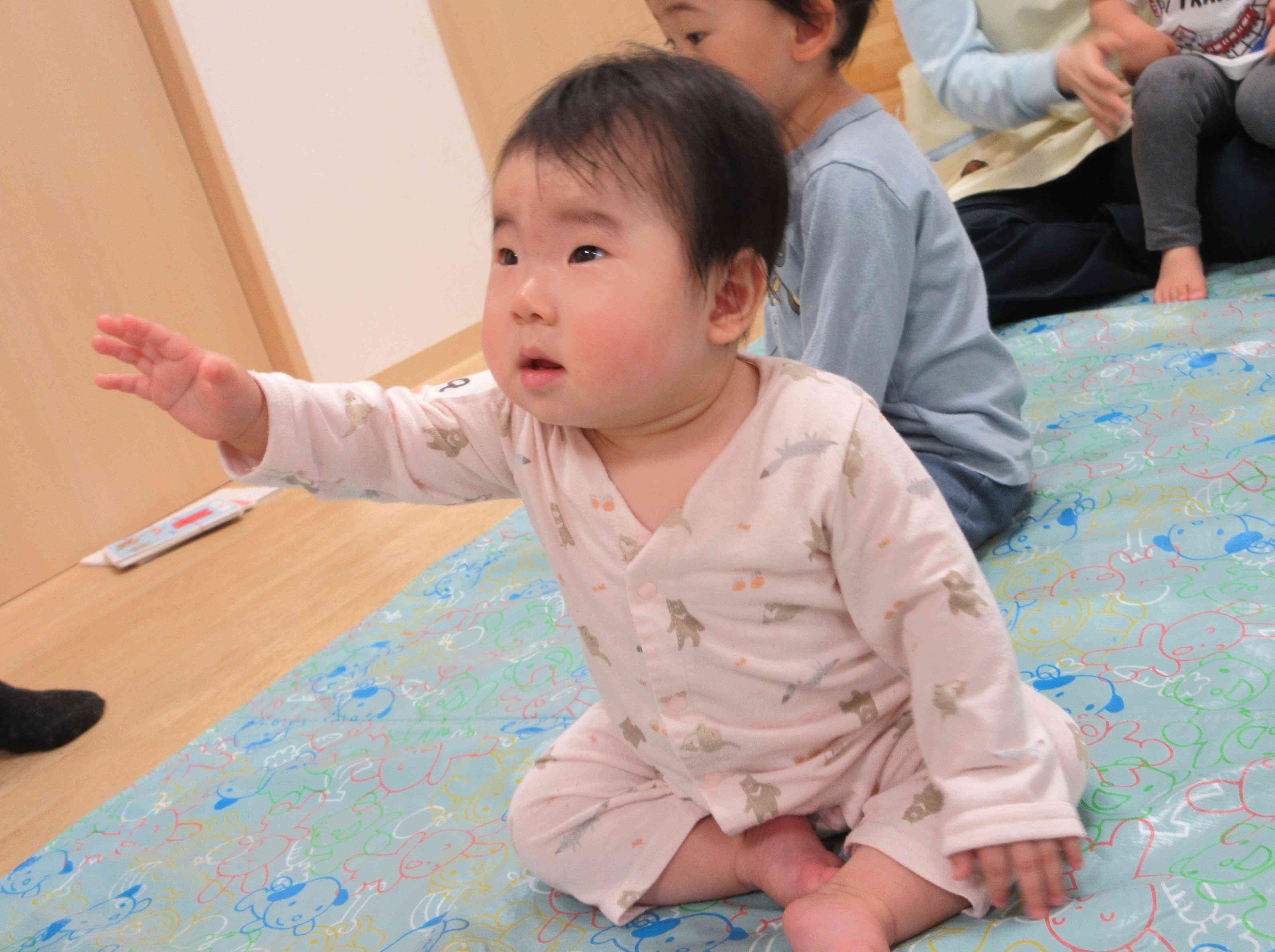 お歌に合わせて…体をゆらゆら★