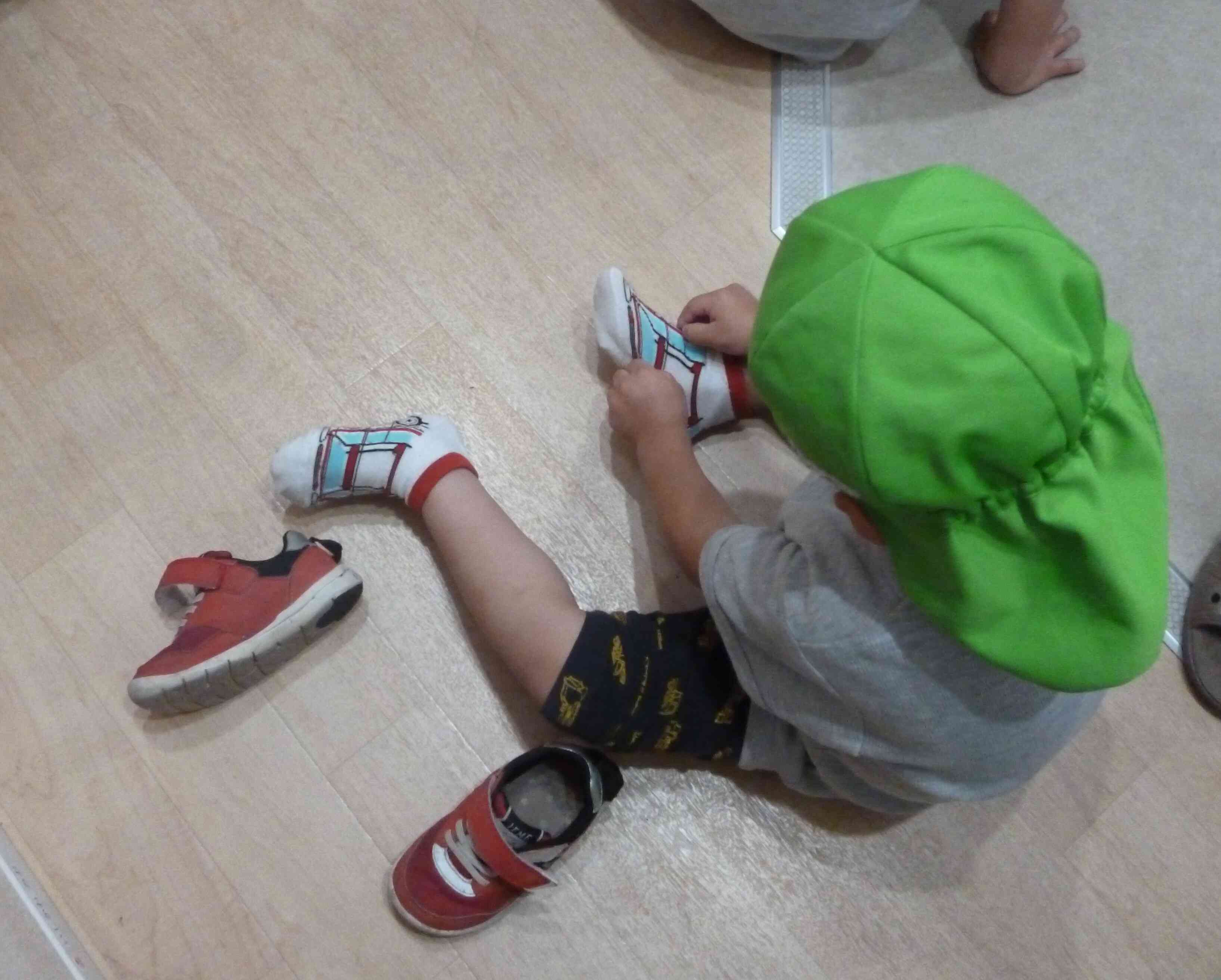 まずは靴下から！