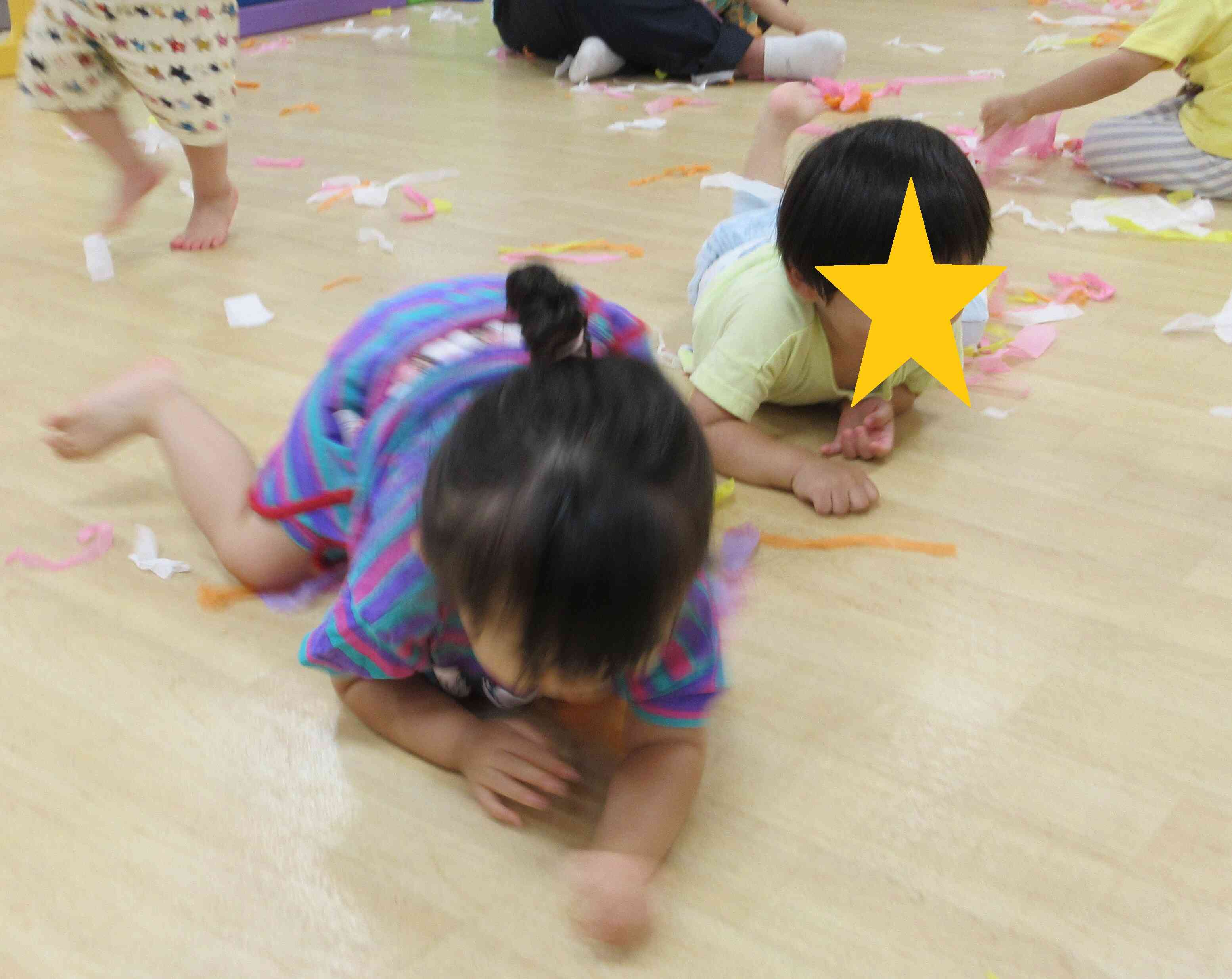 「すいすい～！」１歳児さんも２歳児さんの真似っこ！