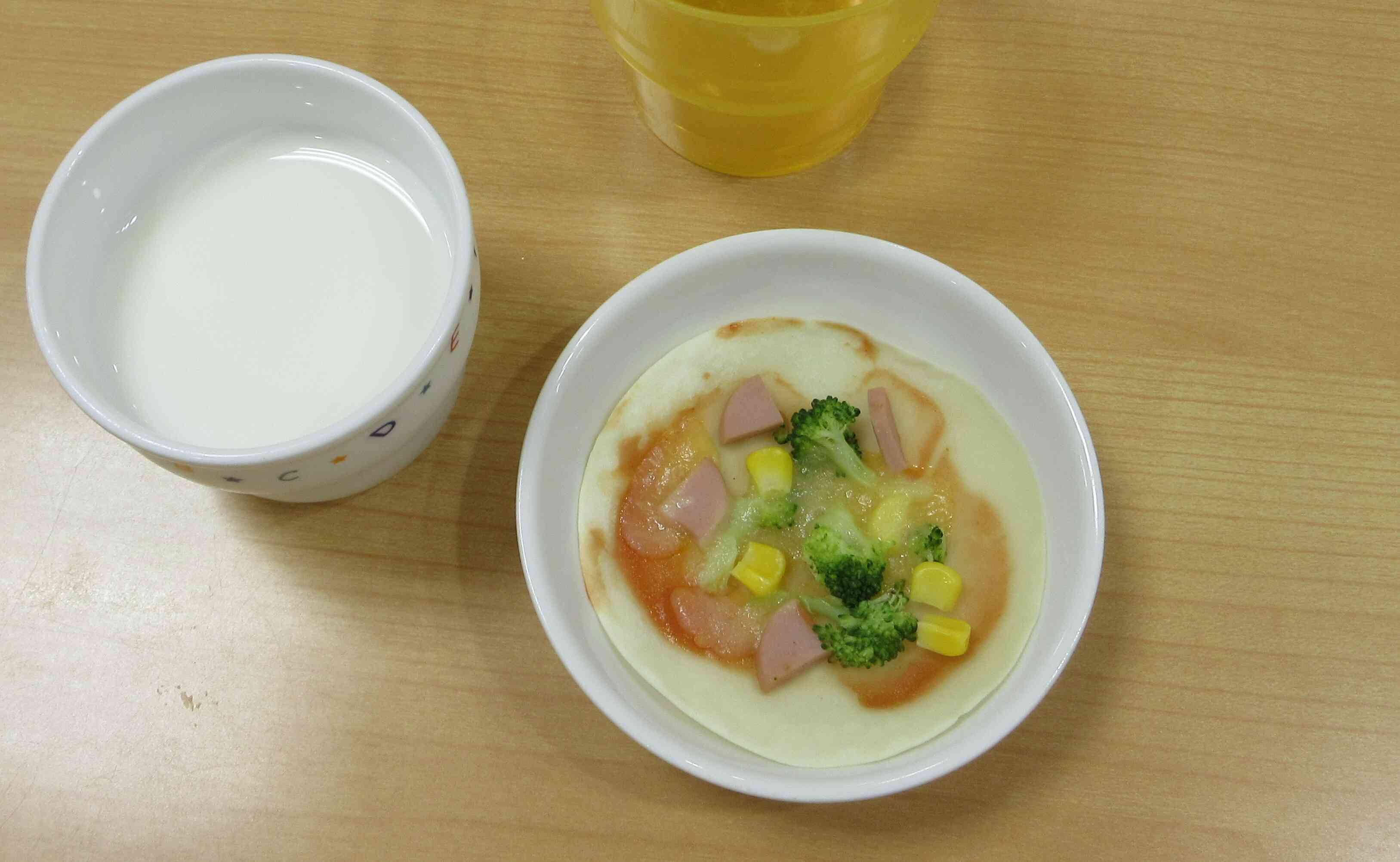 ７月の食育「餃子の皮ピザ作り体験」②