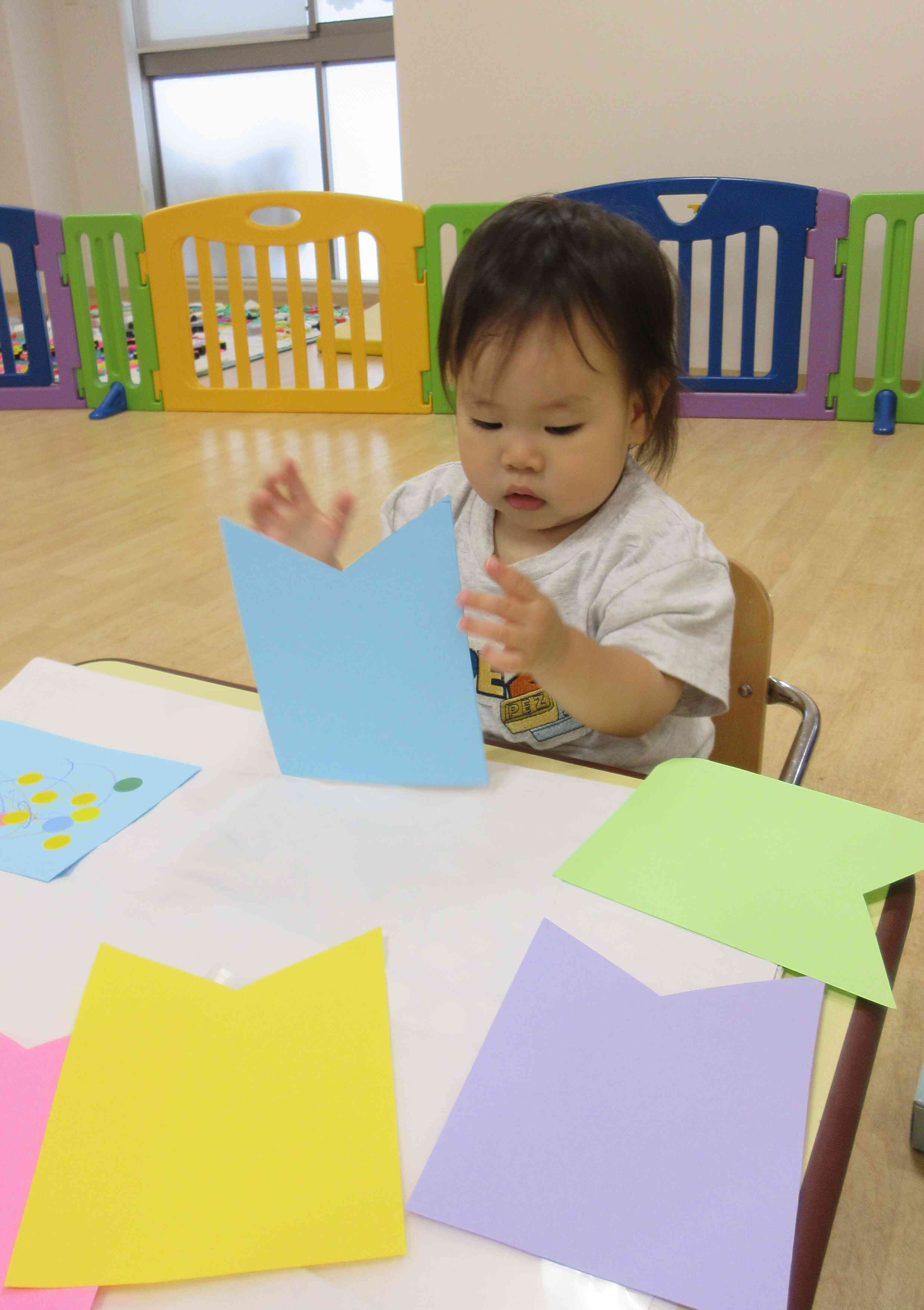  1歳児あひる組　旗製作
