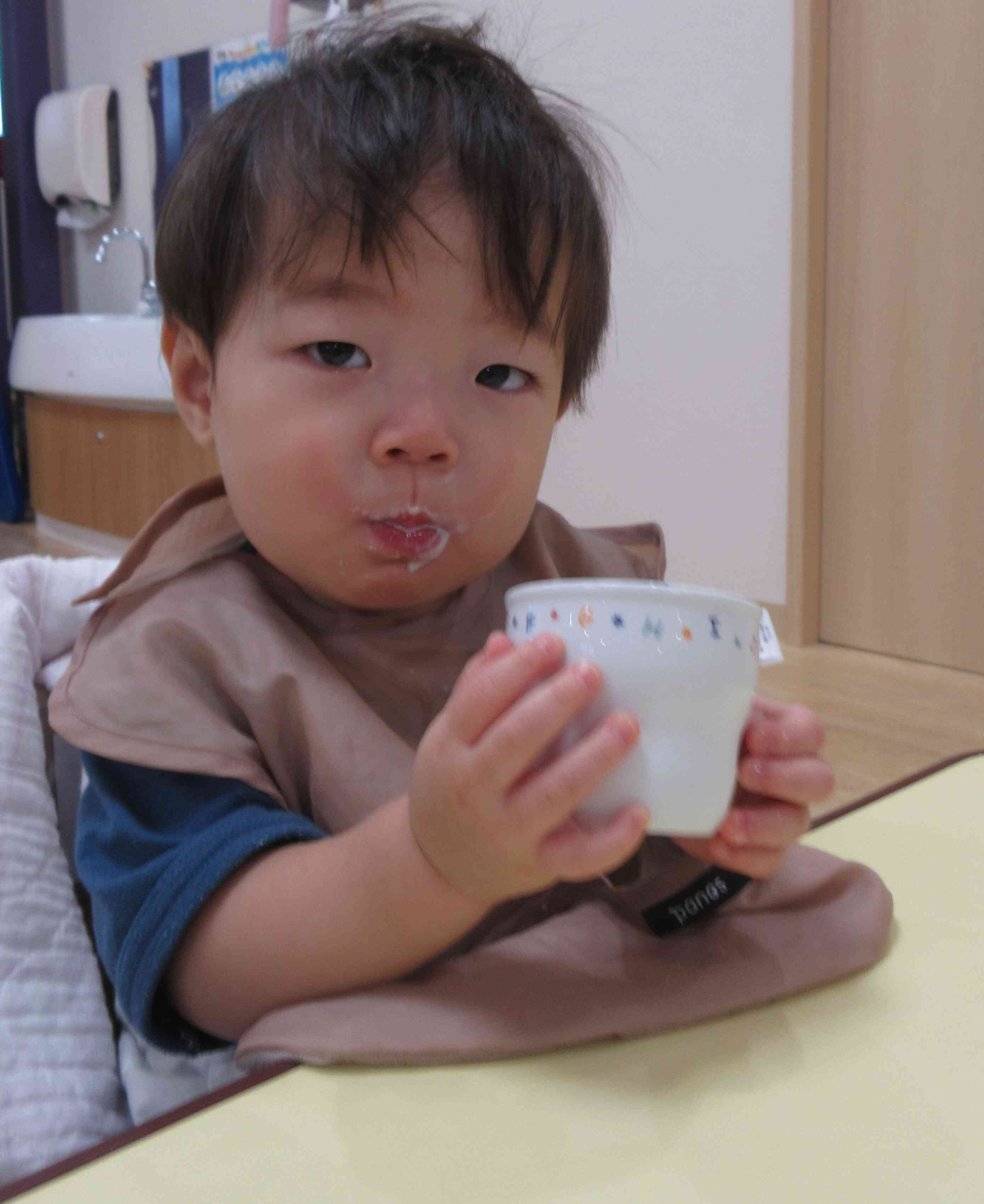 ごくごく牛乳美味しいよ♪