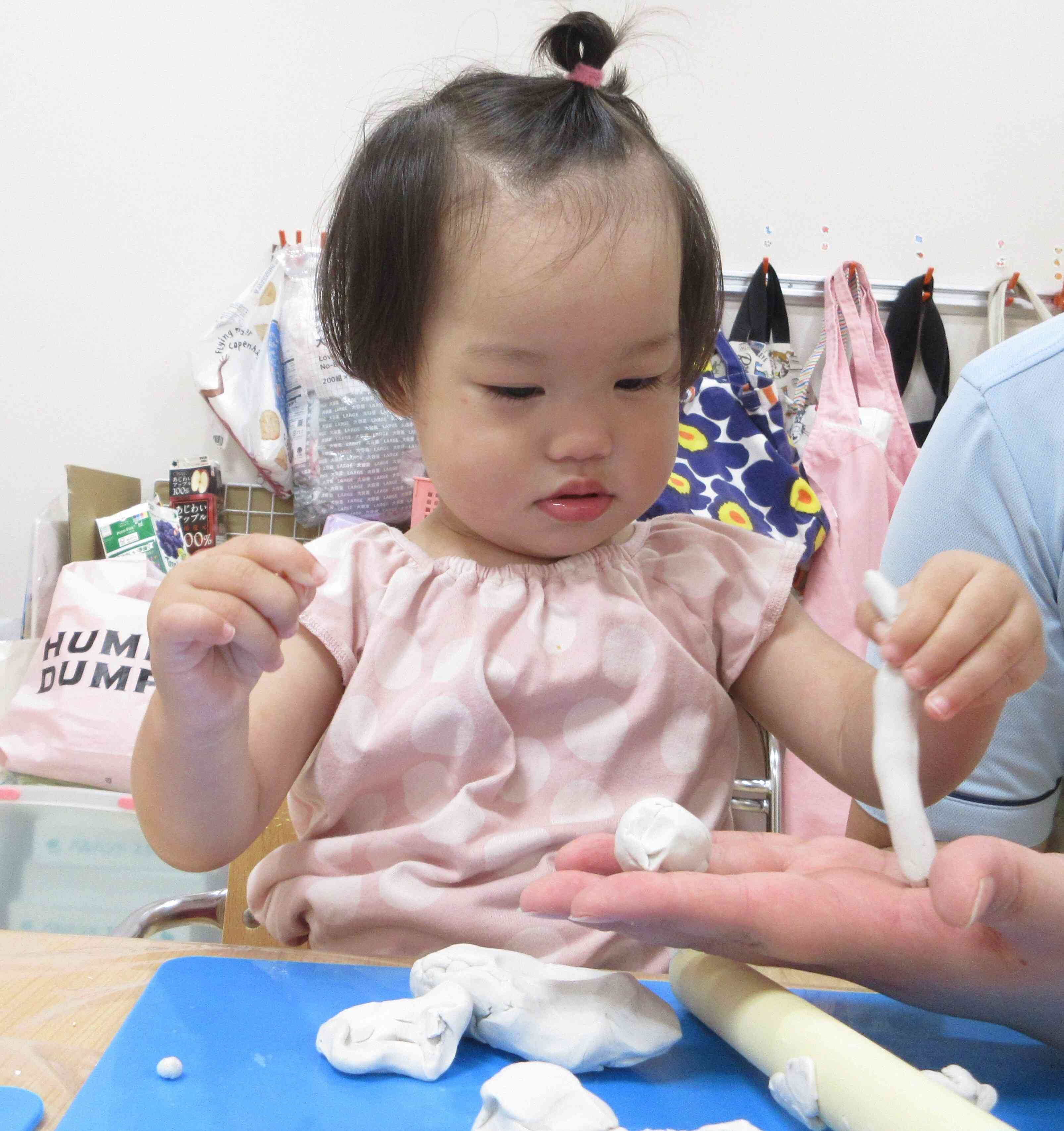 一緒に粘土遊びをしたよ！