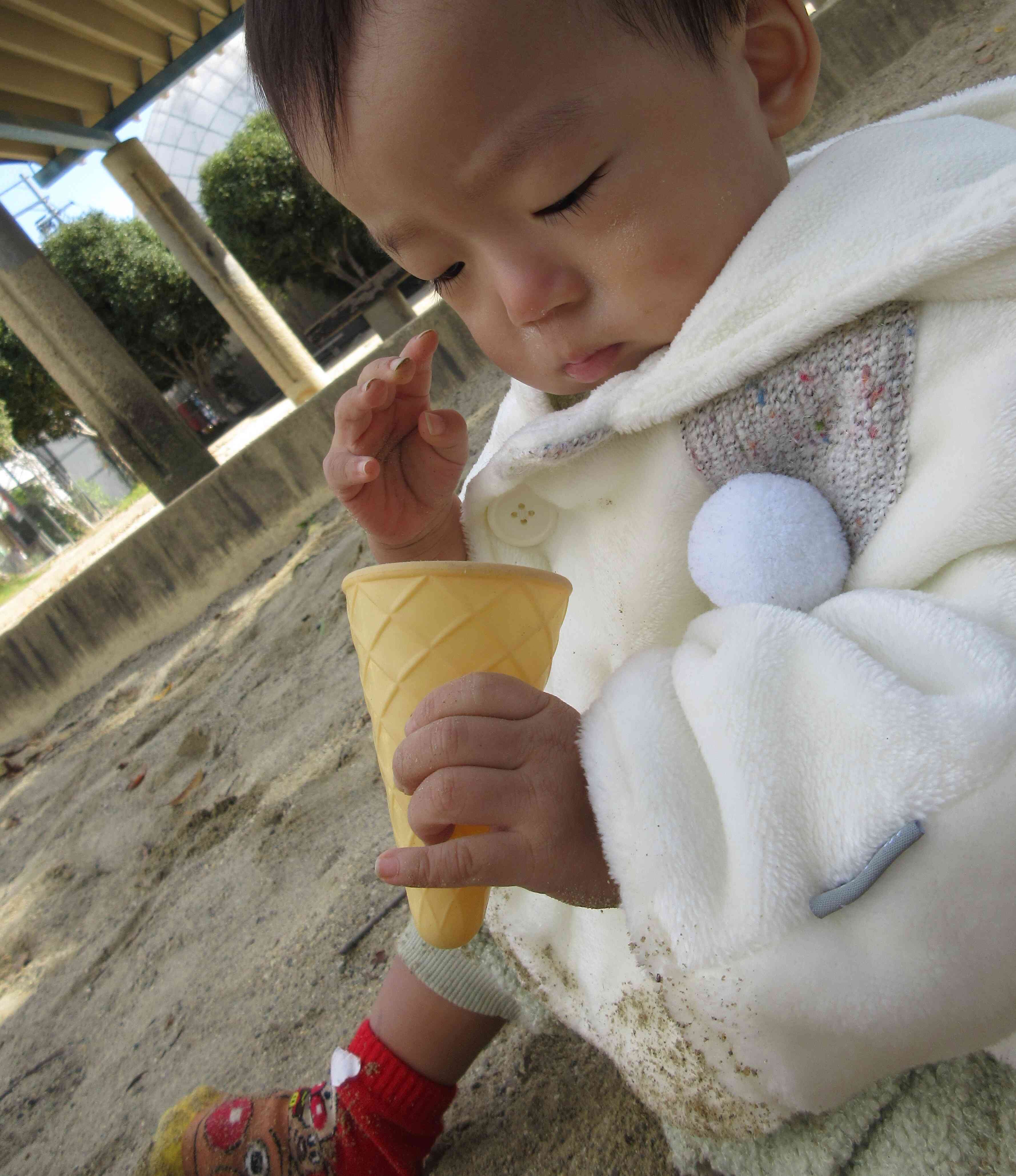 中に何が入っているかな？