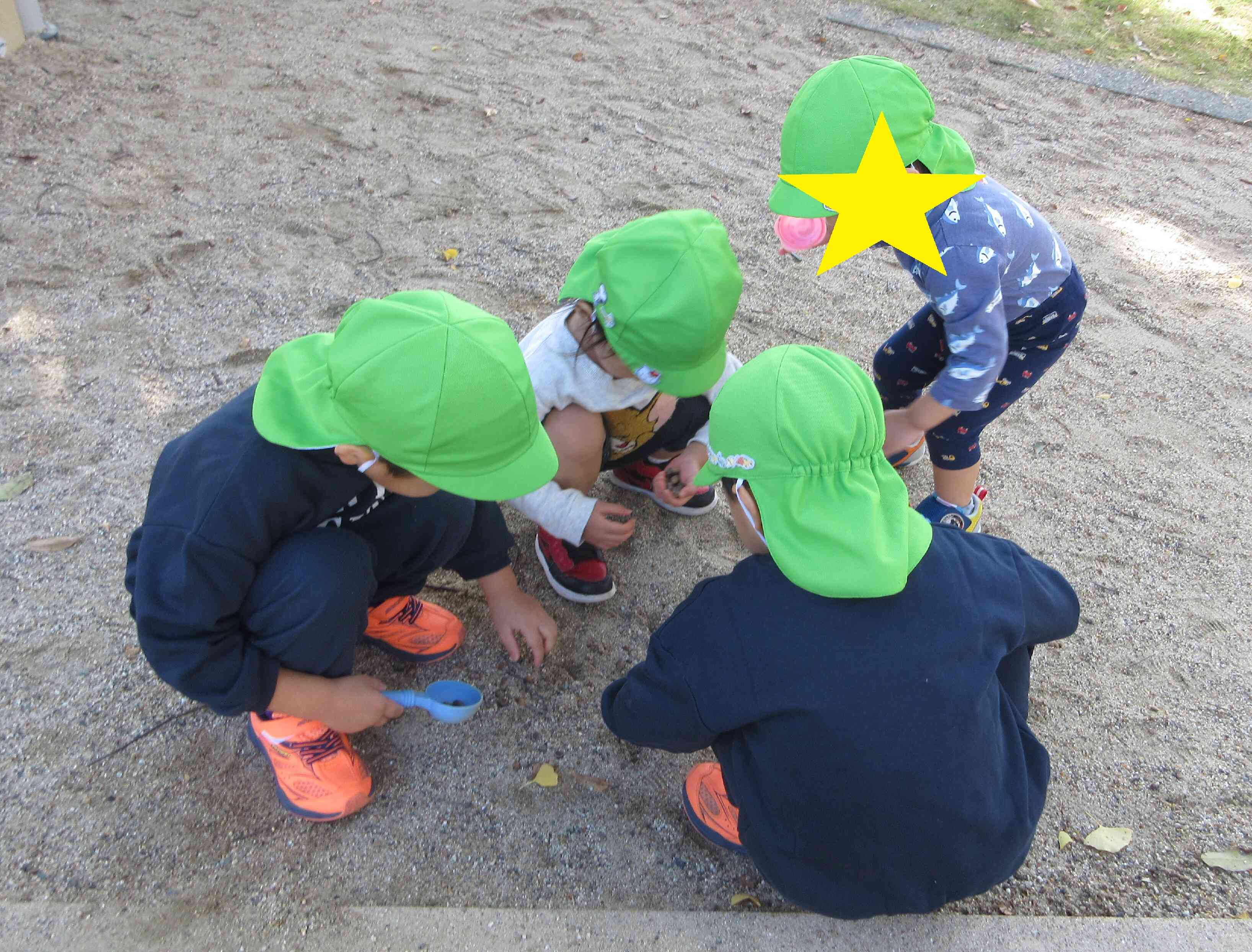 １・２歳児散歩の様子～皆正寺公園～