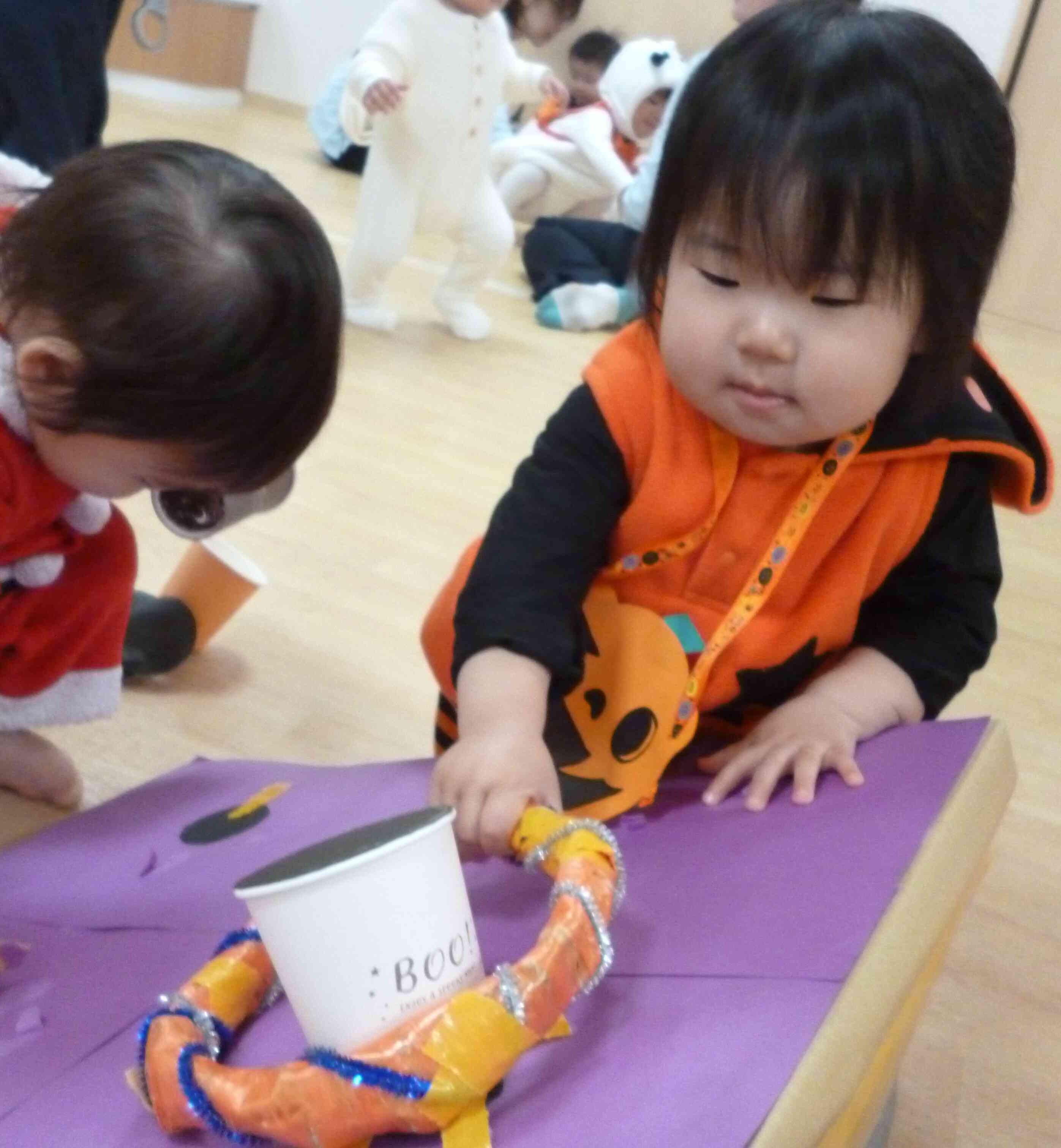 小さいお友だちもいっぱい遊びたい!もっと触りたい~!たのしいねっ!